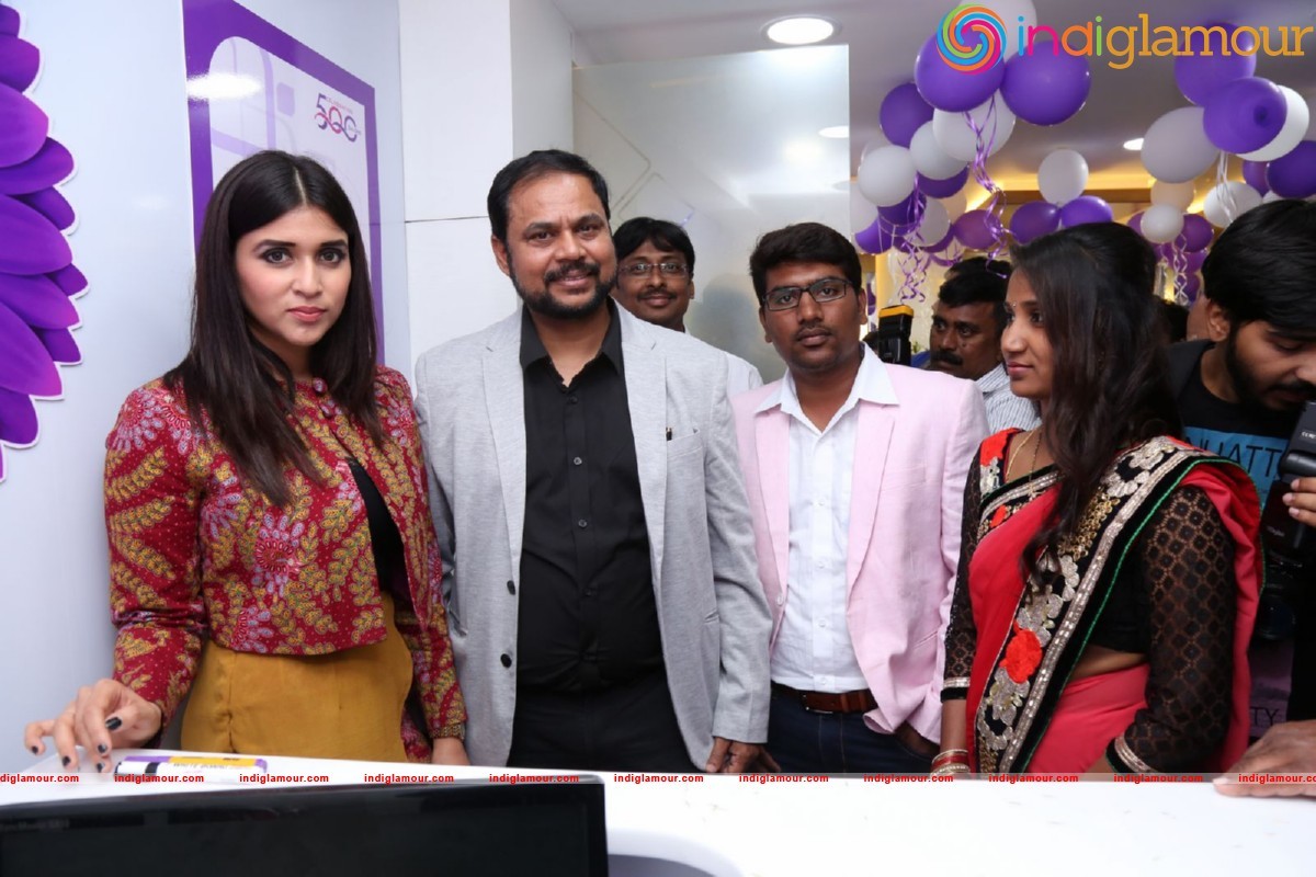 Mannara Chopra Launches Natural Salon Event hd photo