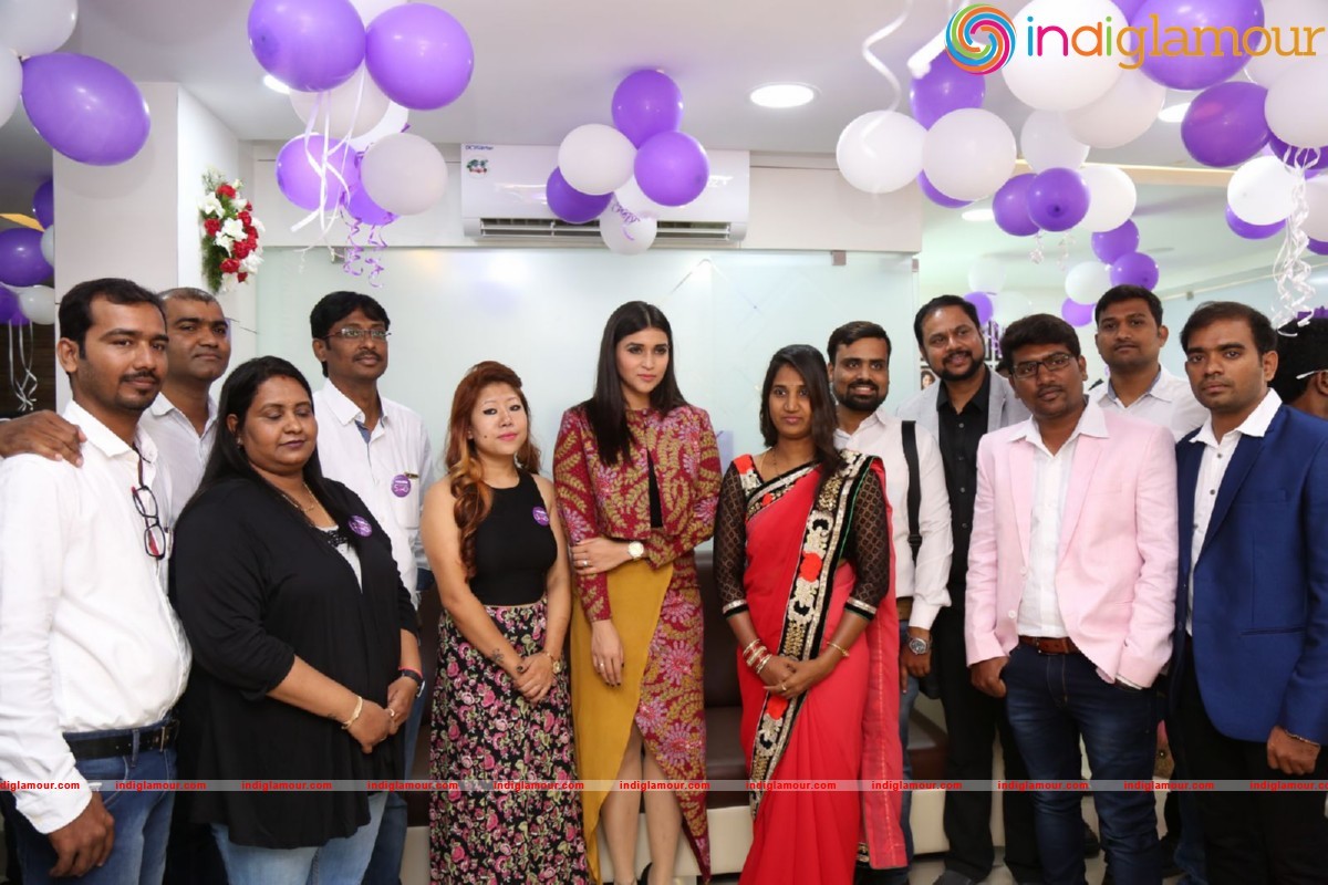 Mannara Chopra Launches Natural Salon Event hd photo