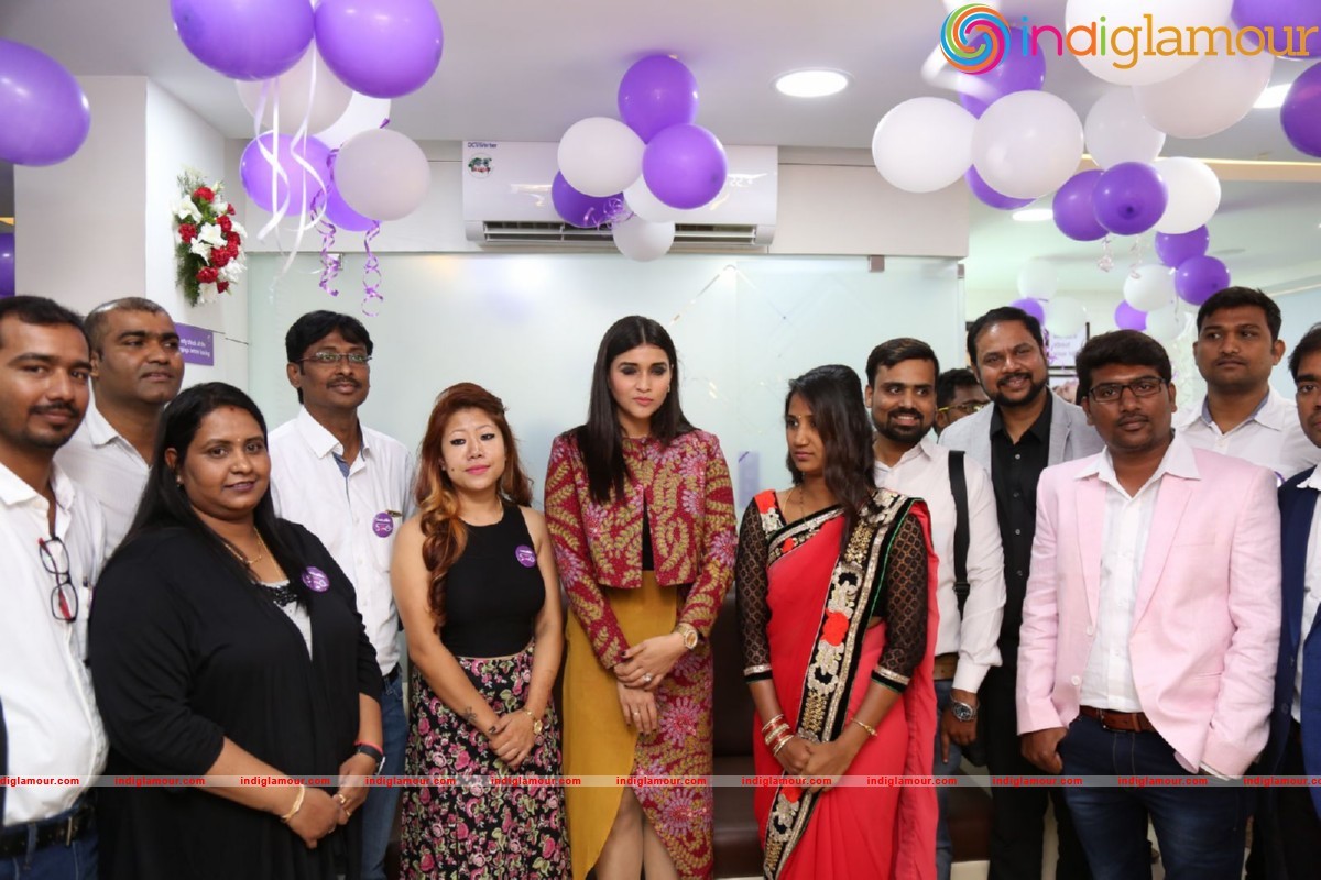 Mannara Chopra Launches Natural Salon Event hd photo