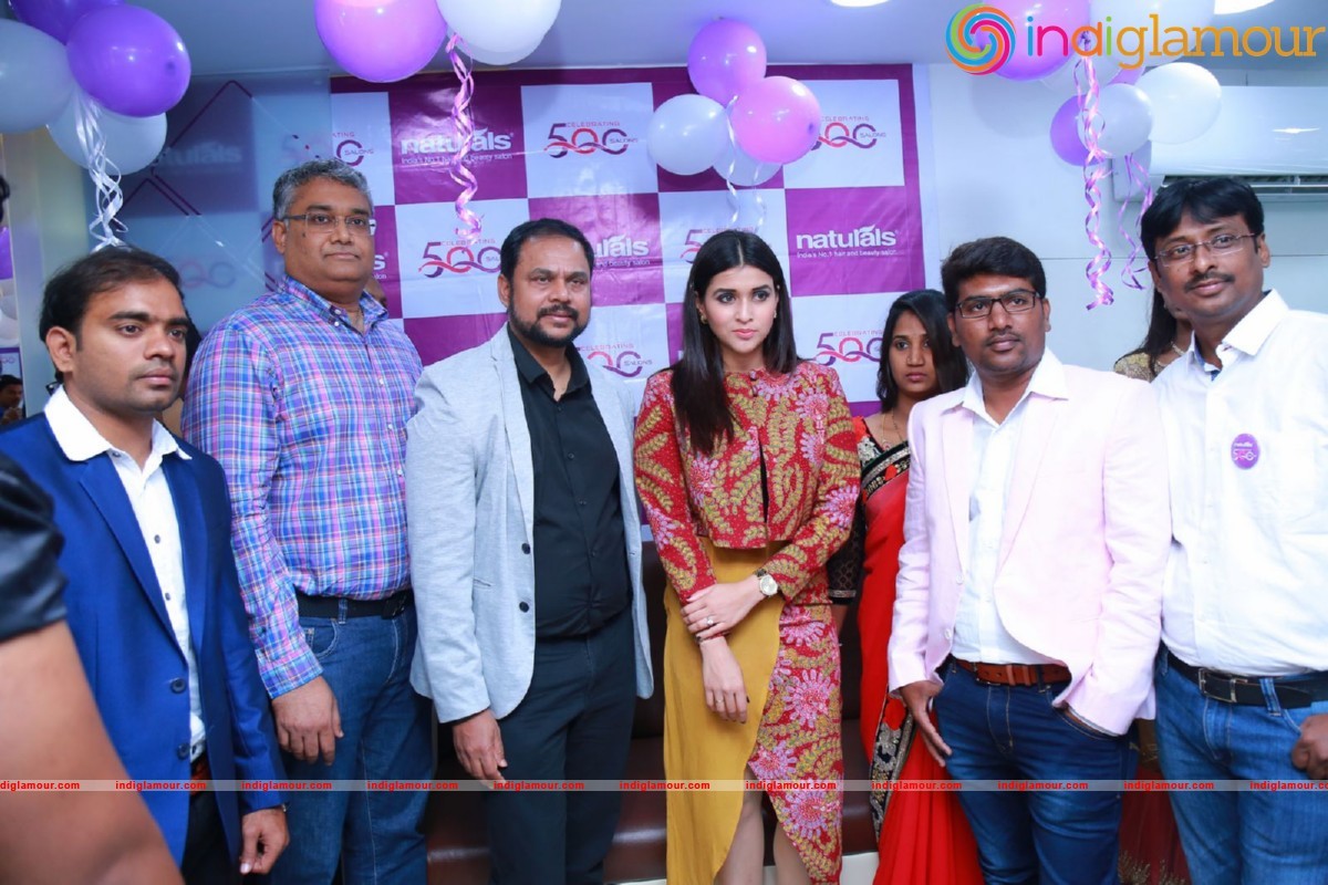 Mannara Chopra Launches Natural Salon Event hd photo