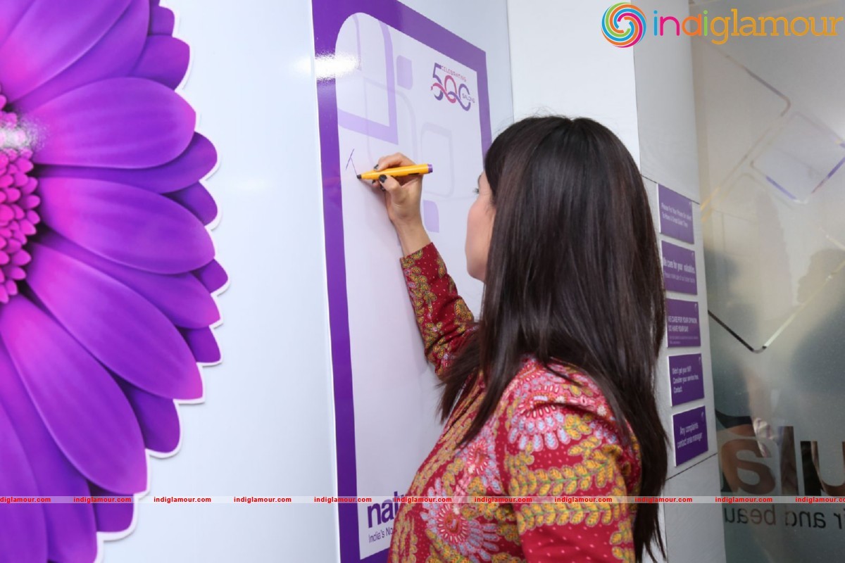 Mannara Chopra Launches Natural Salon Event hd photo
