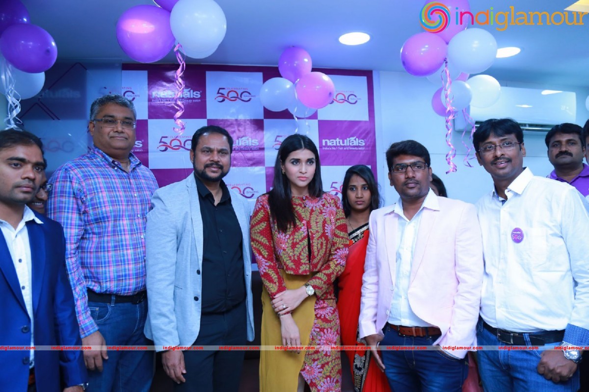 Mannara Chopra Launches Natural Salon Event hd photo