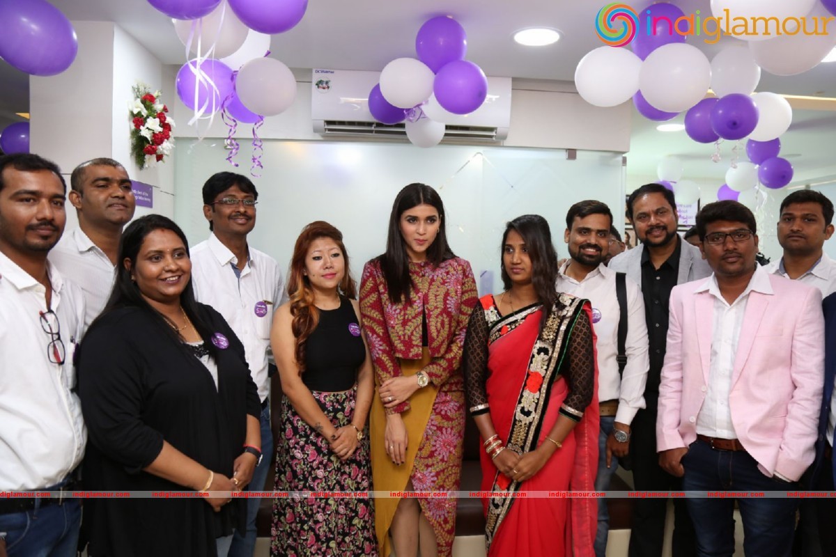 Mannara Chopra Launches Natural Salon Event hd photo