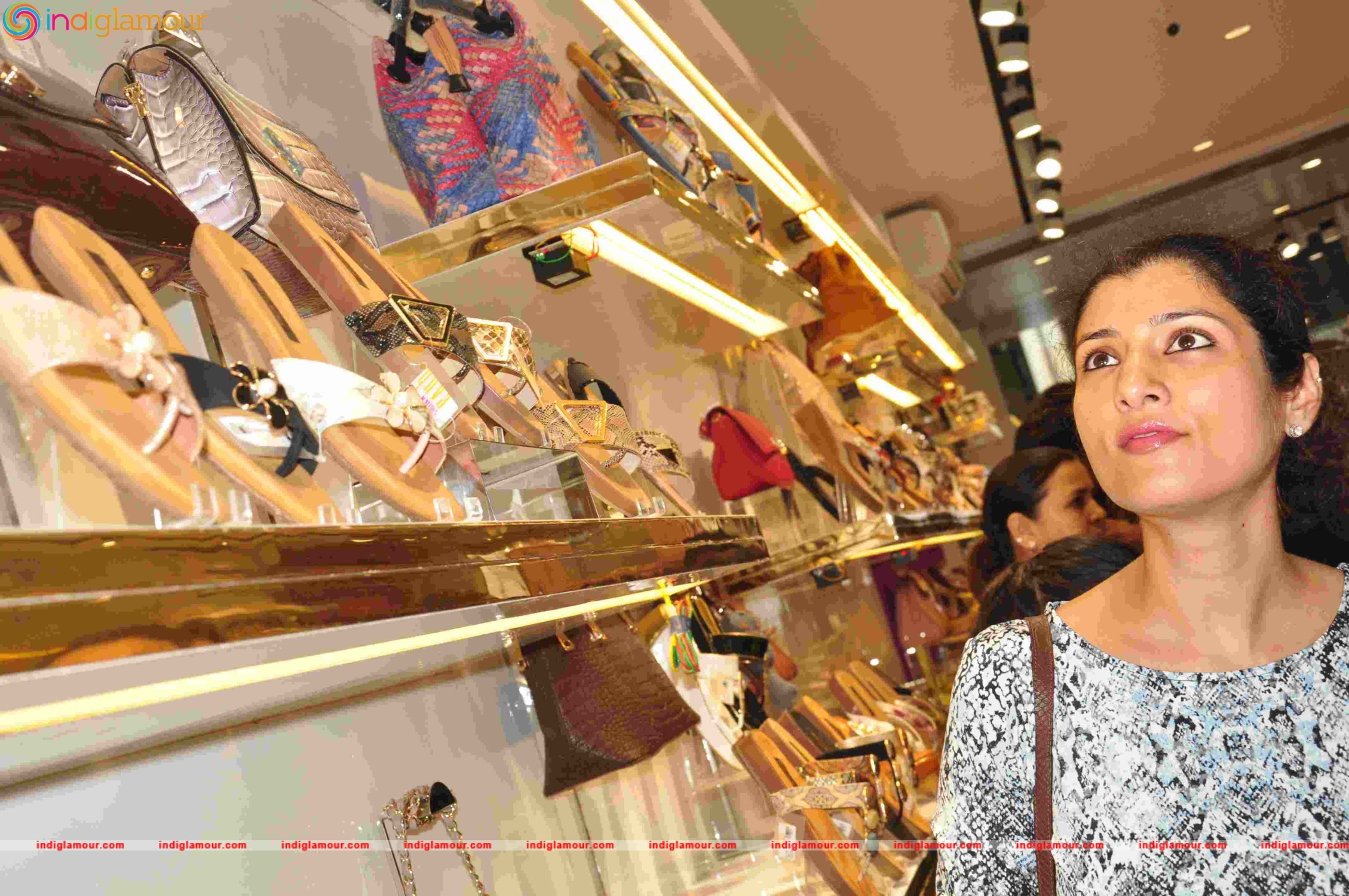 Neeru Opens Yuva Footwear Event hd photo