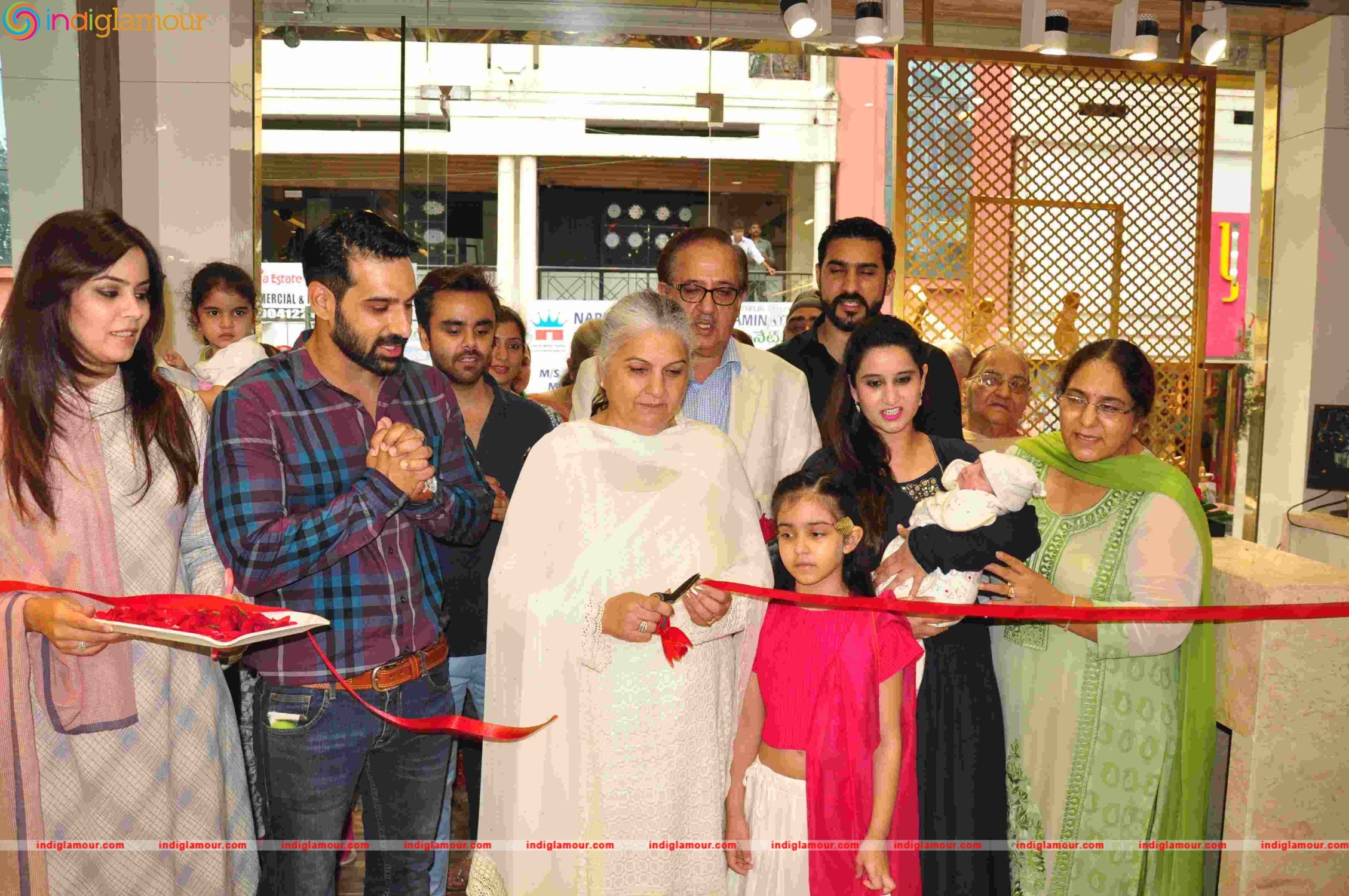 Neeru Opens Yuva Footwear Event hd photo