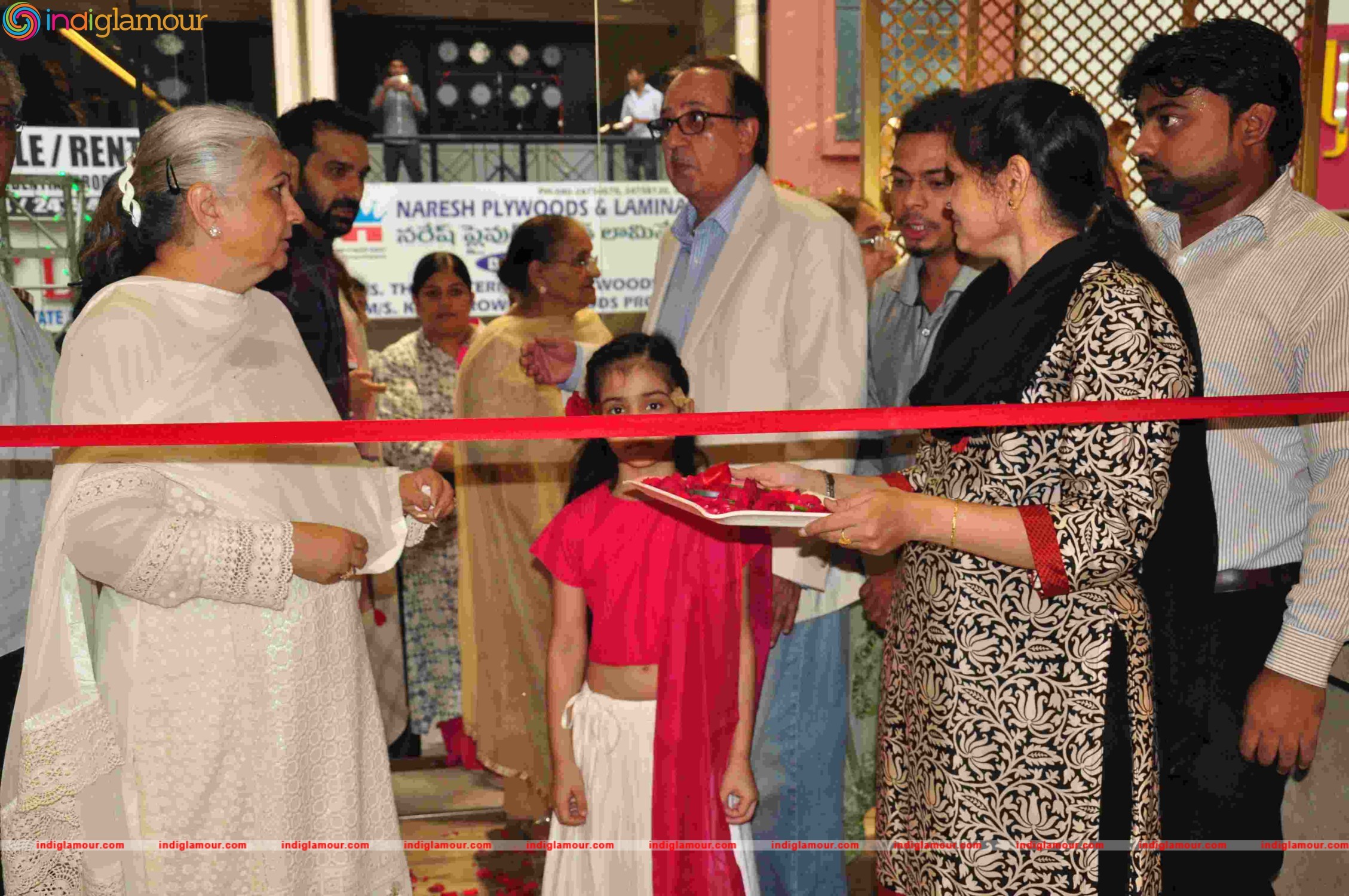 Neeru Opens Yuva Footwear Event hd photo