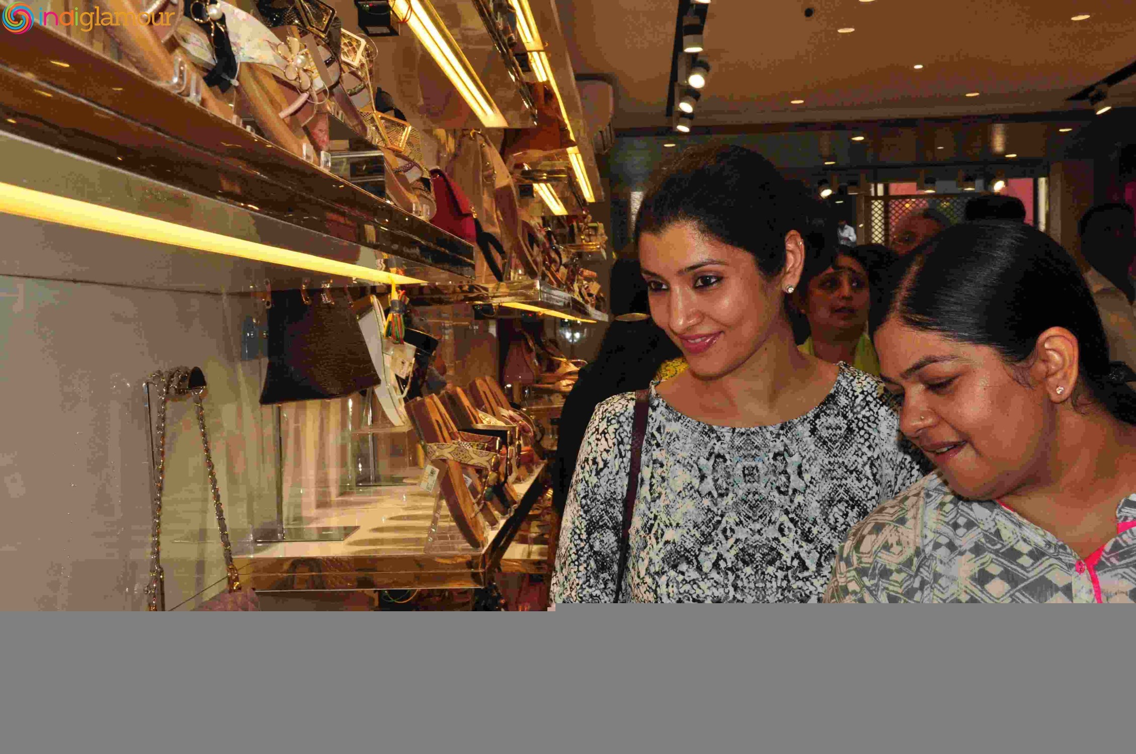 Neeru Opens Yuva Footwear Event hd photo