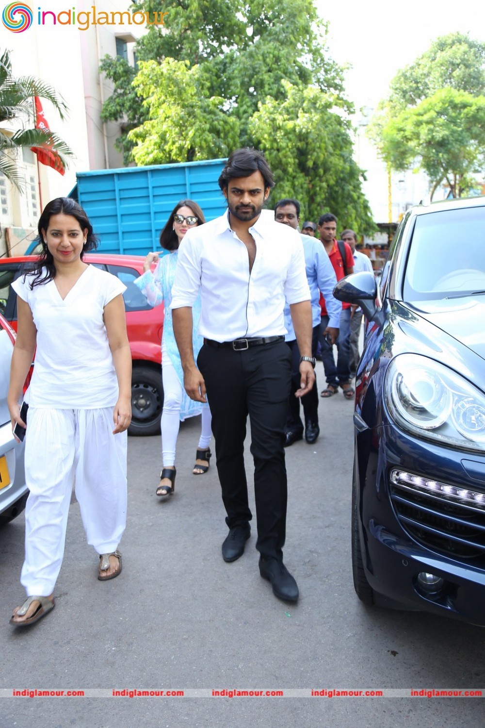 Thikka Movie Team Visits Cancer Striken Children at MNJ Hospital Event hd photo
