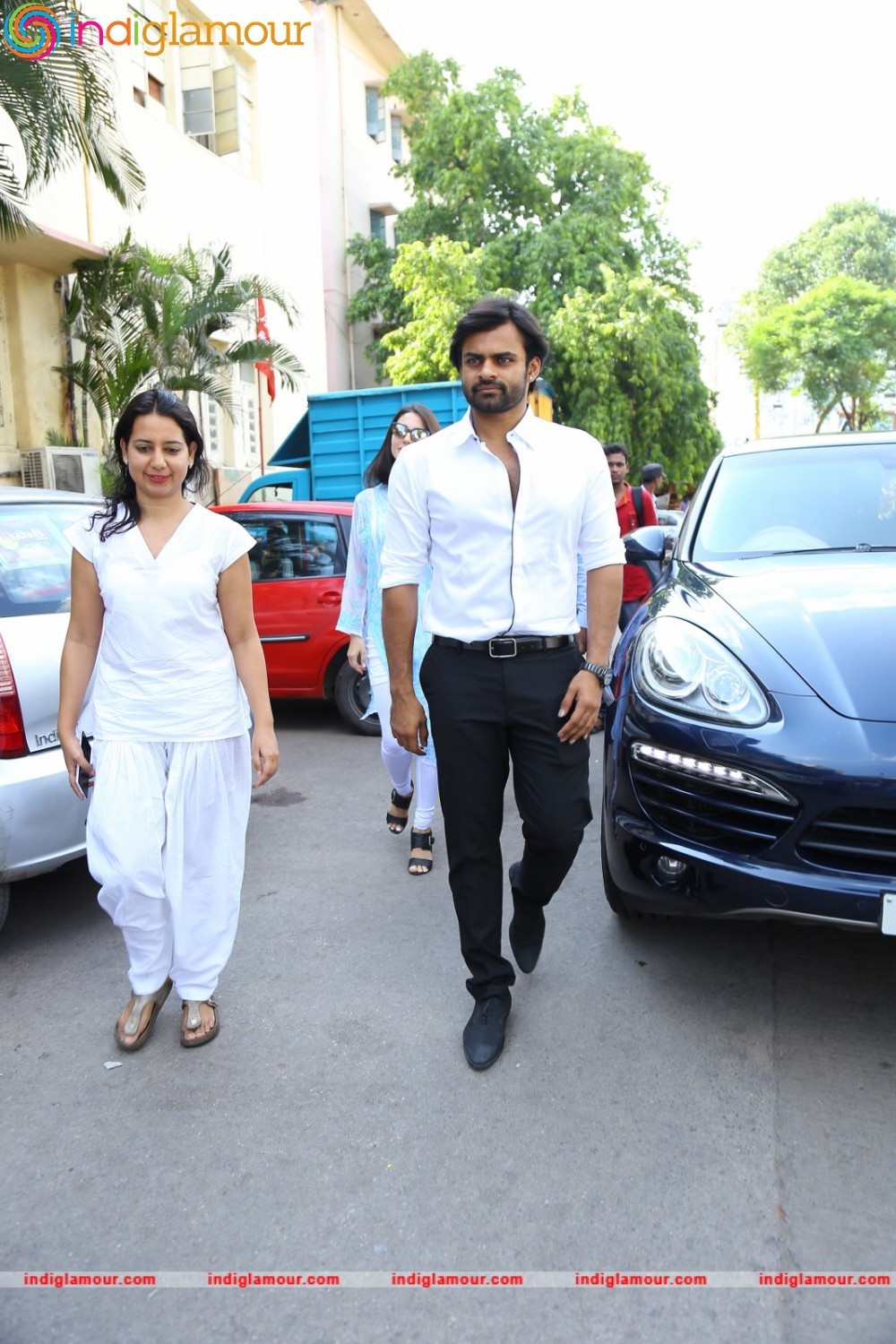 Thikka Movie Team Visits Cancer Striken Children at MNJ Hospital Event hd photo