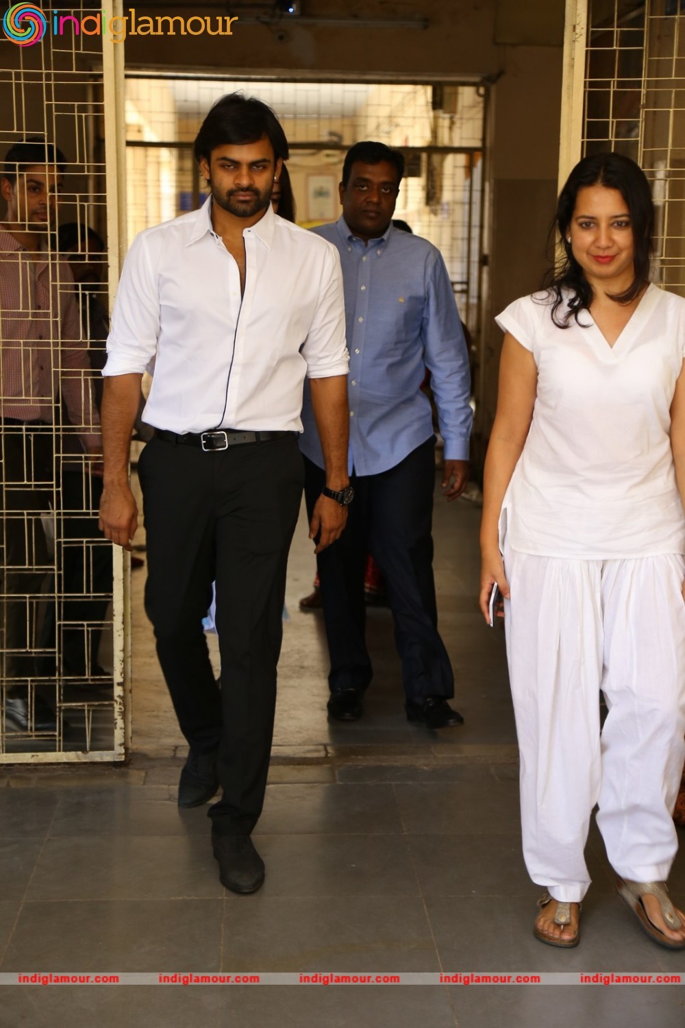 Thikka Movie Team Visits Cancer Striken Children at MNJ Hospital Event hd photo