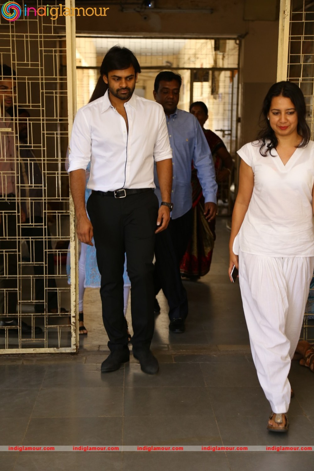 Thikka Movie Team Visits Cancer Striken Children at MNJ Hospital Event hd photo