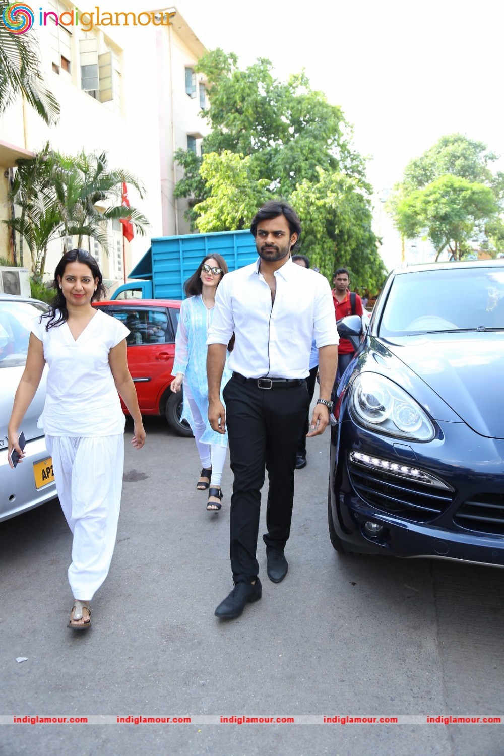 Thikka Movie Team Visits Cancer Striken Children at MNJ Hospital Event hd photo