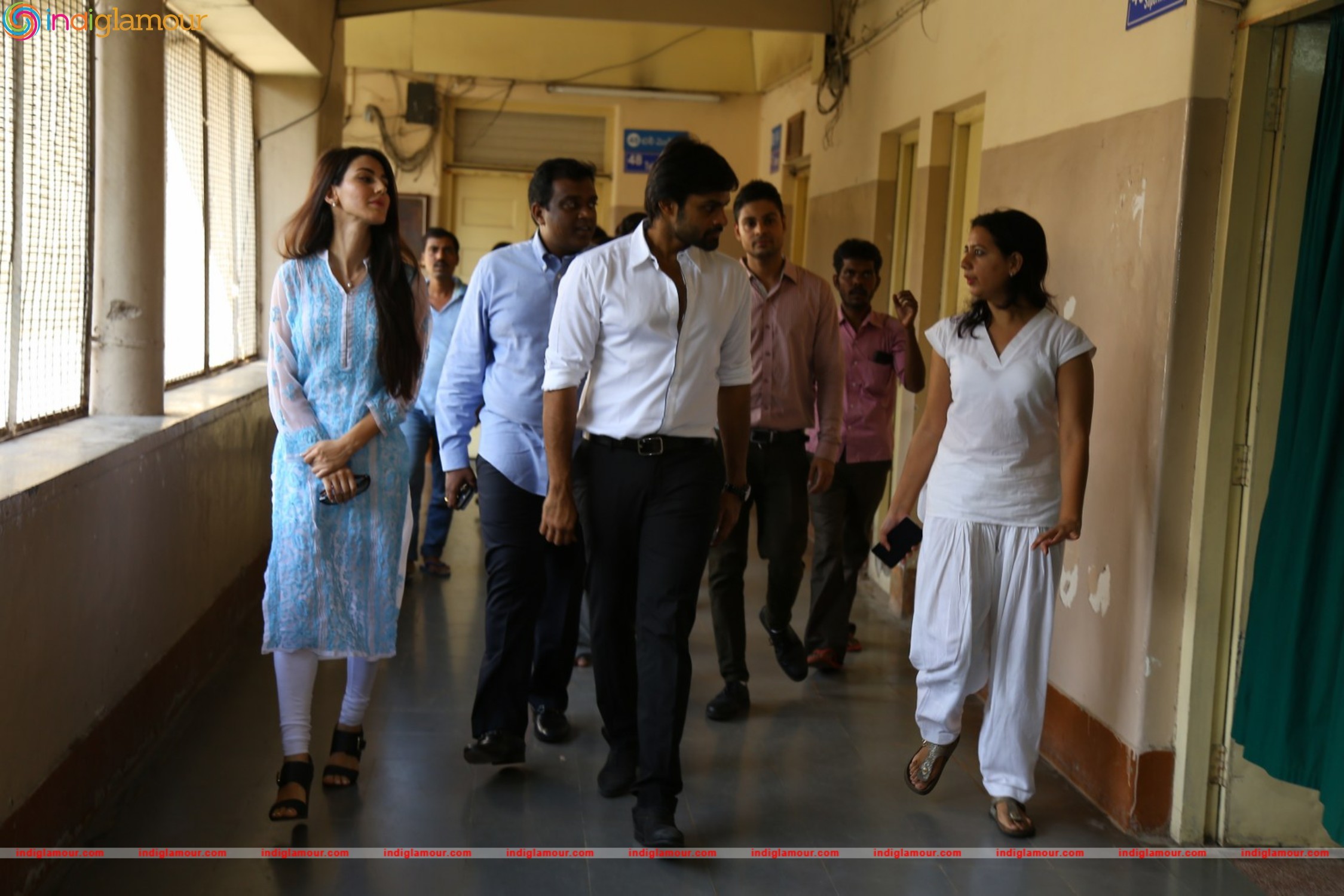 Thikka Movie Team Visits Cancer Striken Children at MNJ Hospital Event hd photo