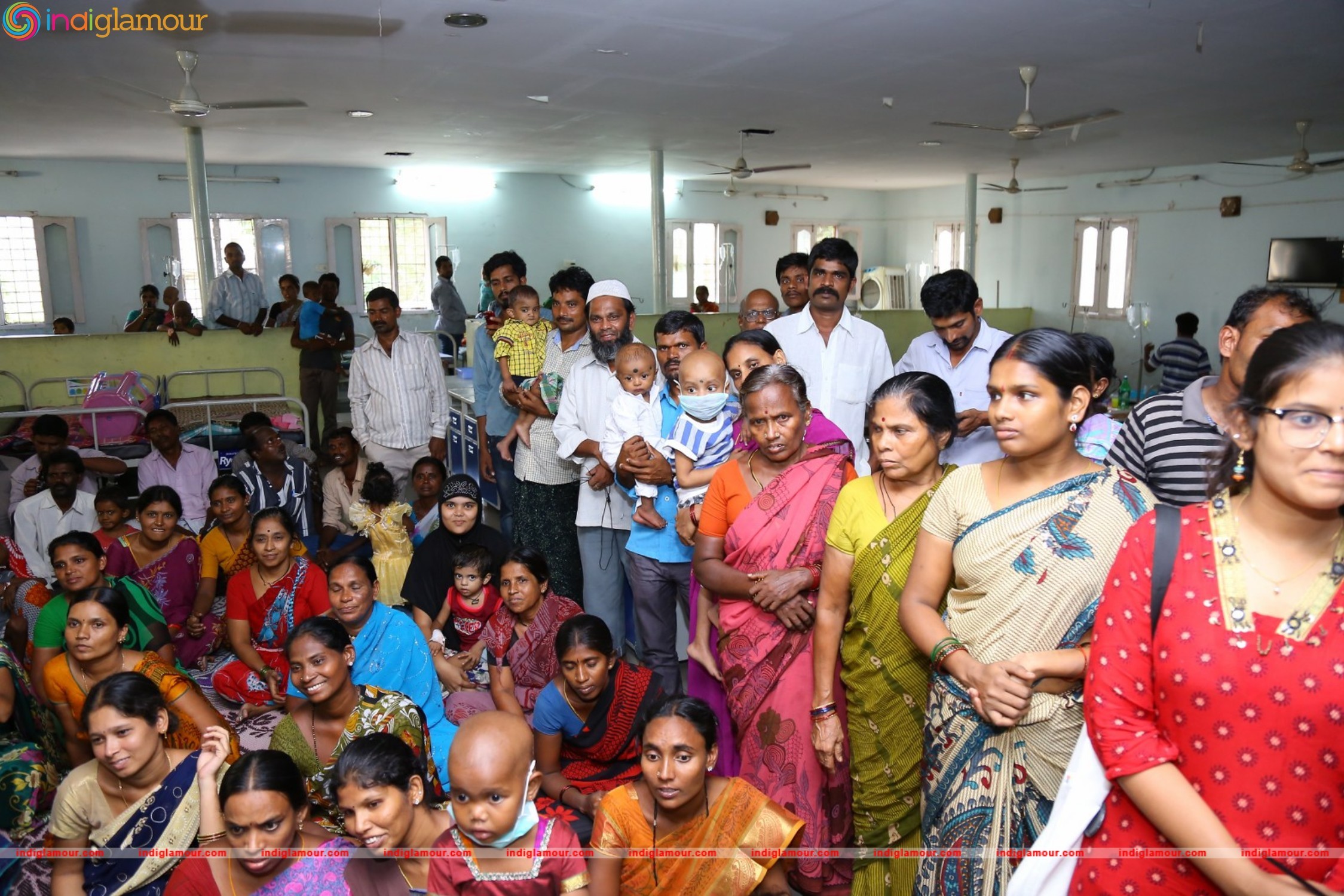 Thikka Movie Team Visits Cancer Striken Children at MNJ Hospital Event hd photo