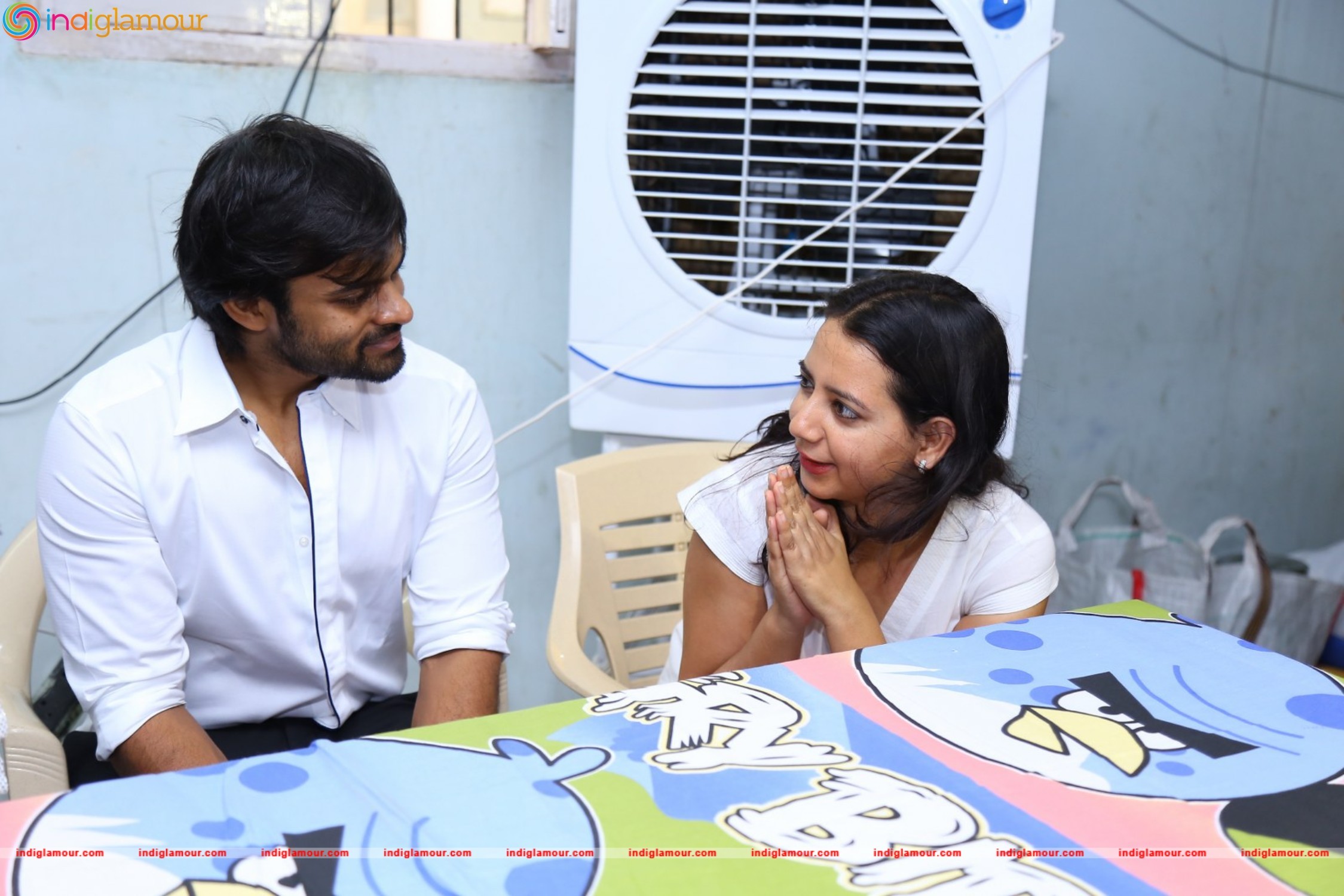 Thikka Movie Team Visits Cancer Striken Children at MNJ Hospital Event hd photo