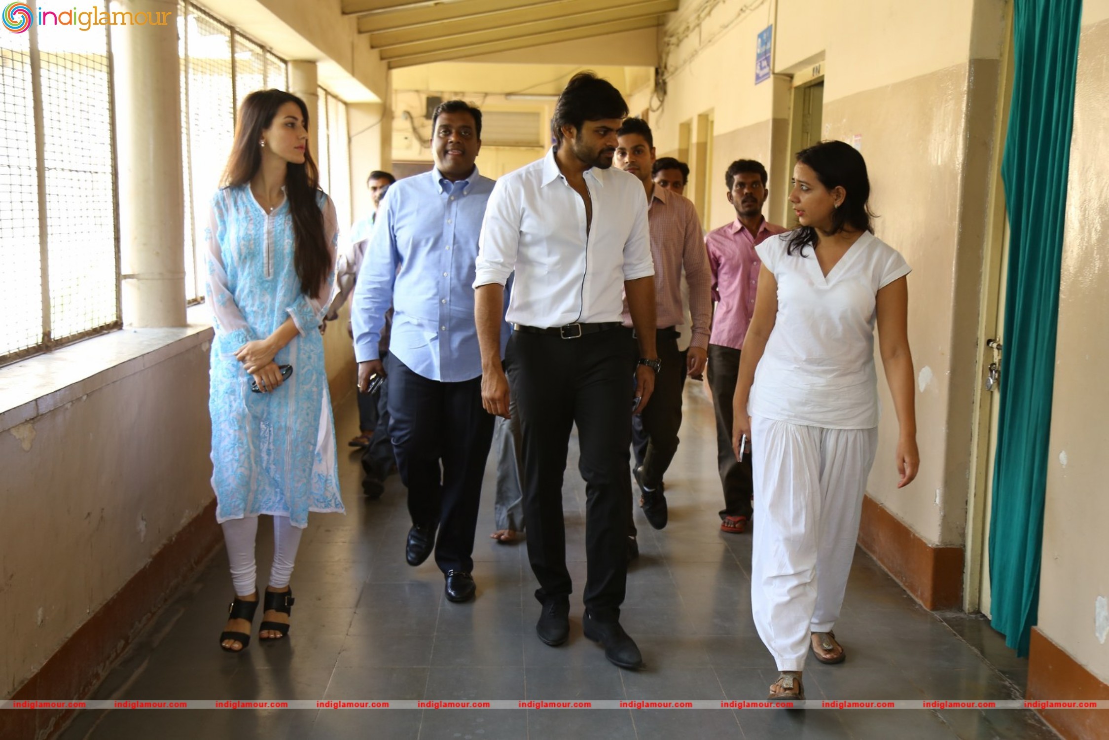 Thikka Movie Team Visits Cancer Striken Children at MNJ Hospital Event hd photo