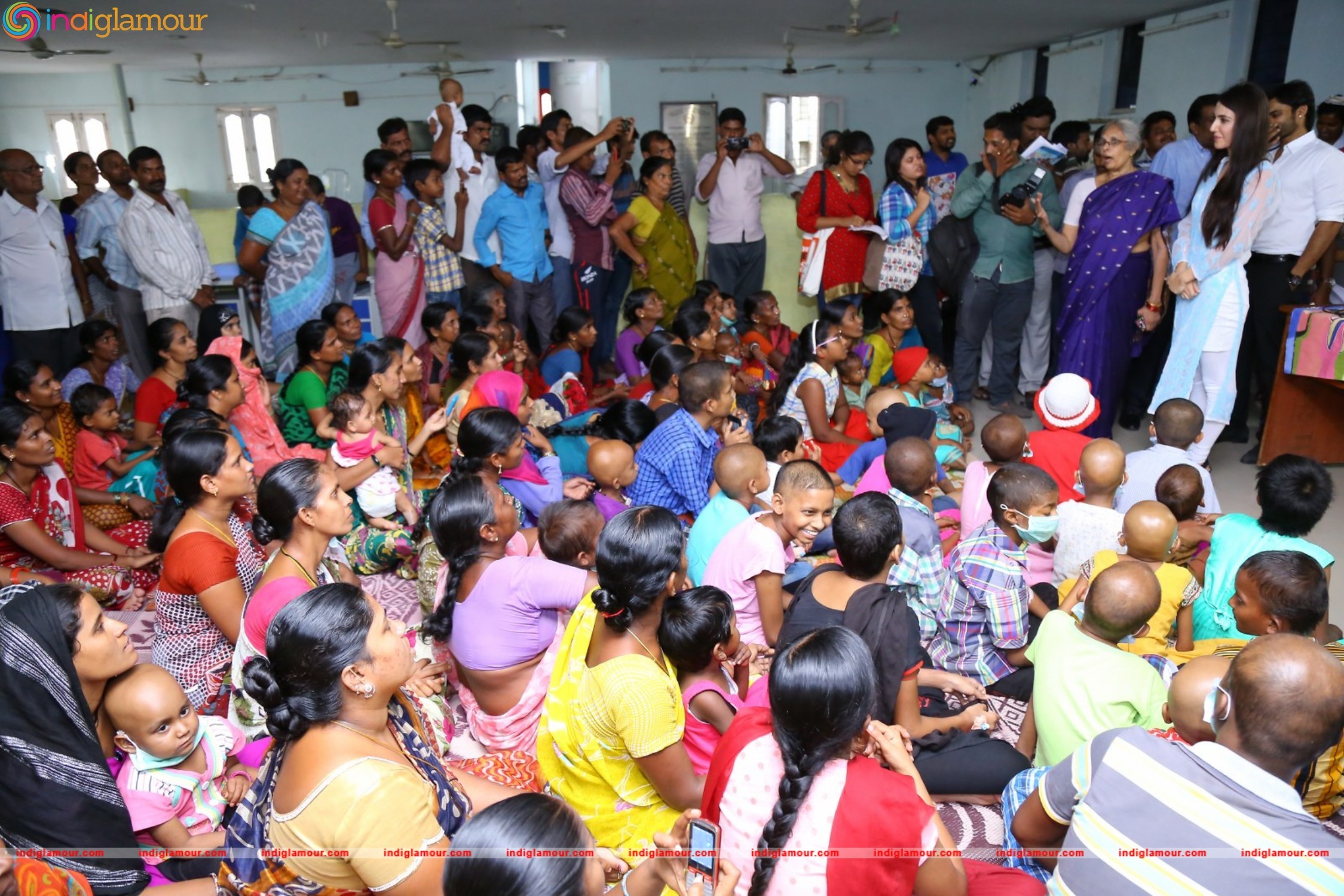 Thikka Movie Team Visits Cancer Striken Children at MNJ Hospital Event hd photo