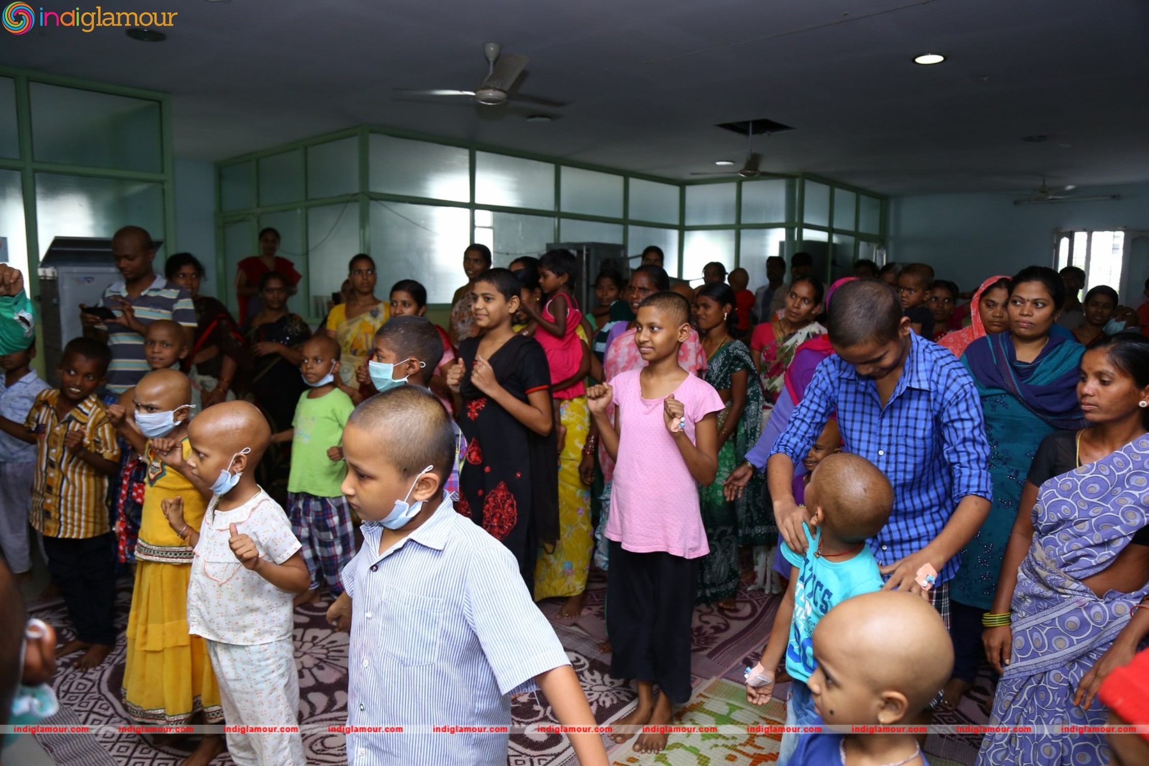 Thikka Movie Team Visits Cancer Striken Children at MNJ Hospital Event hd photo