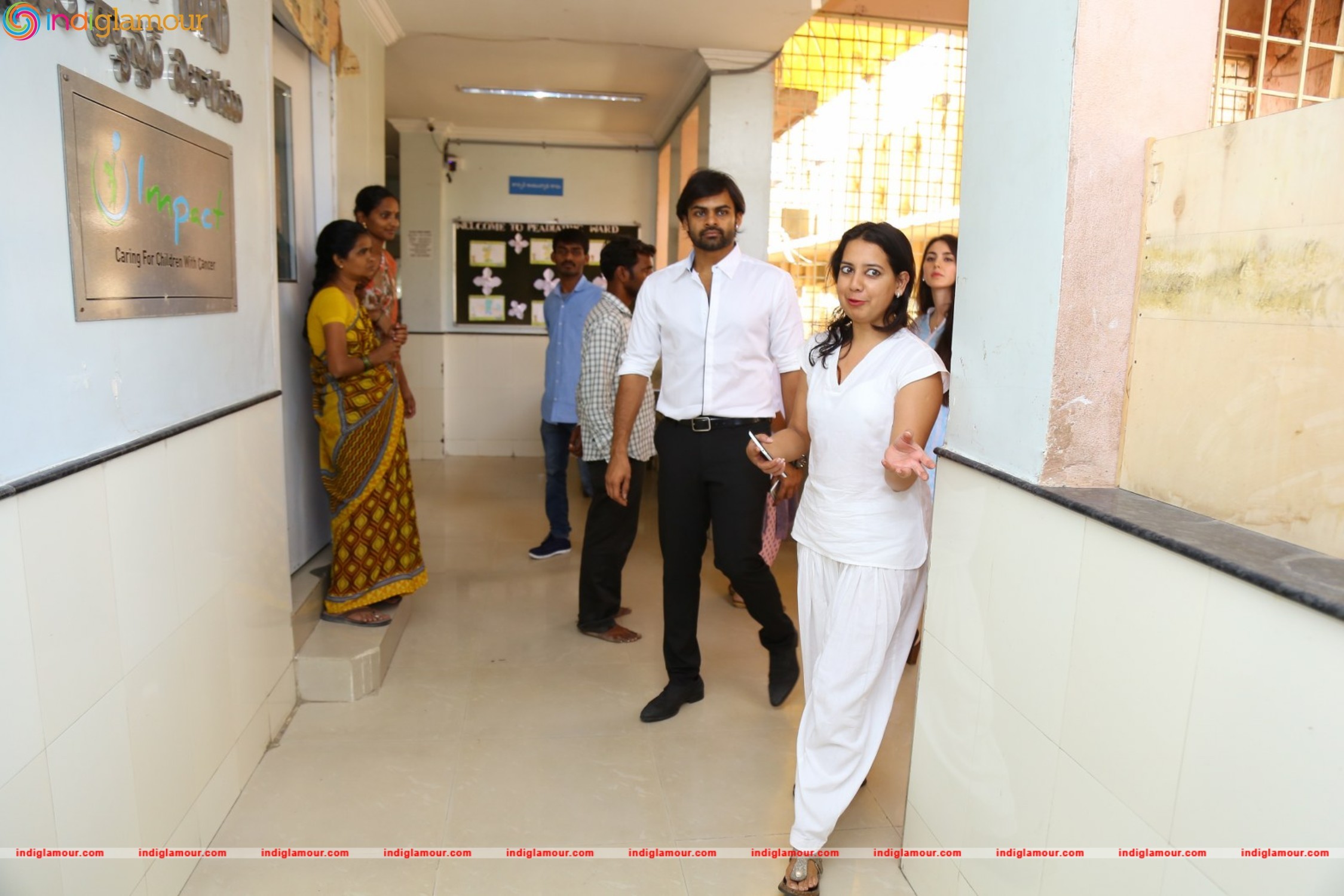 Thikka Movie Team Visits Cancer Striken Children at MNJ Hospital Event hd photo