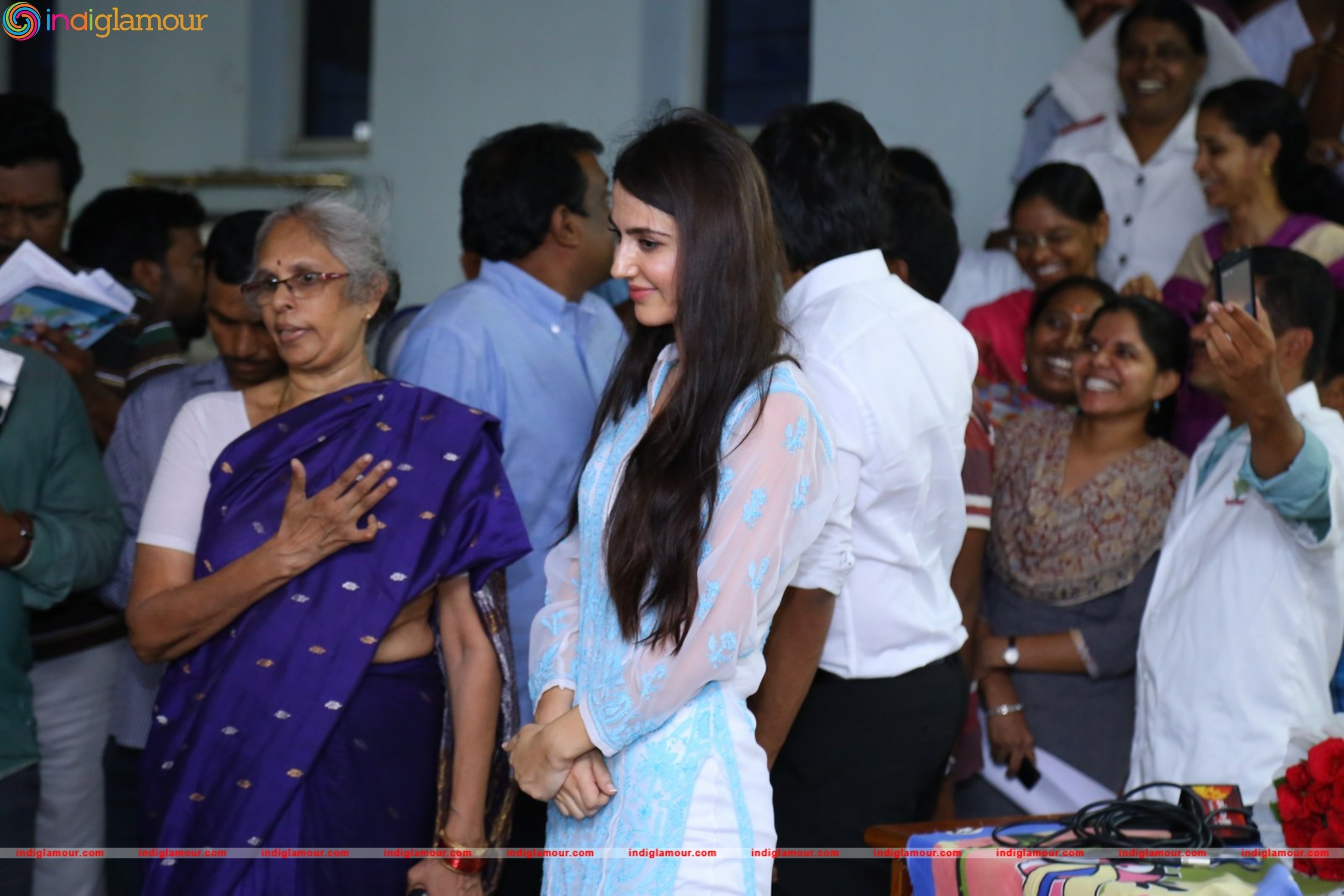 Thikka Movie Team Visits Cancer Striken Children at MNJ Hospital Event hd photo