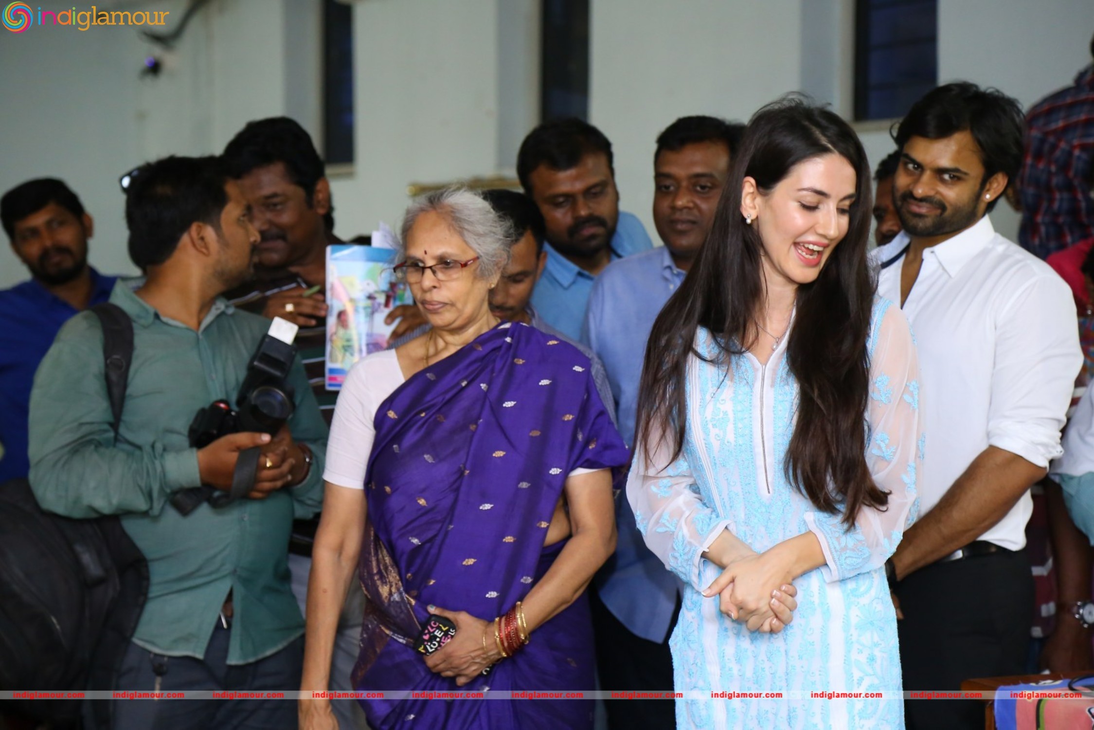 Thikka Movie Team Visits Cancer Striken Children at MNJ Hospital Event hd photo