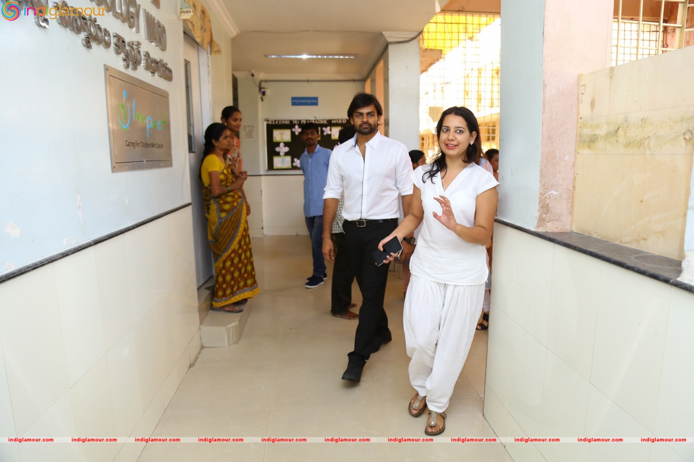 Thikka Movie Team Visits Cancer Striken Children at MNJ Hospital Event hd photo
