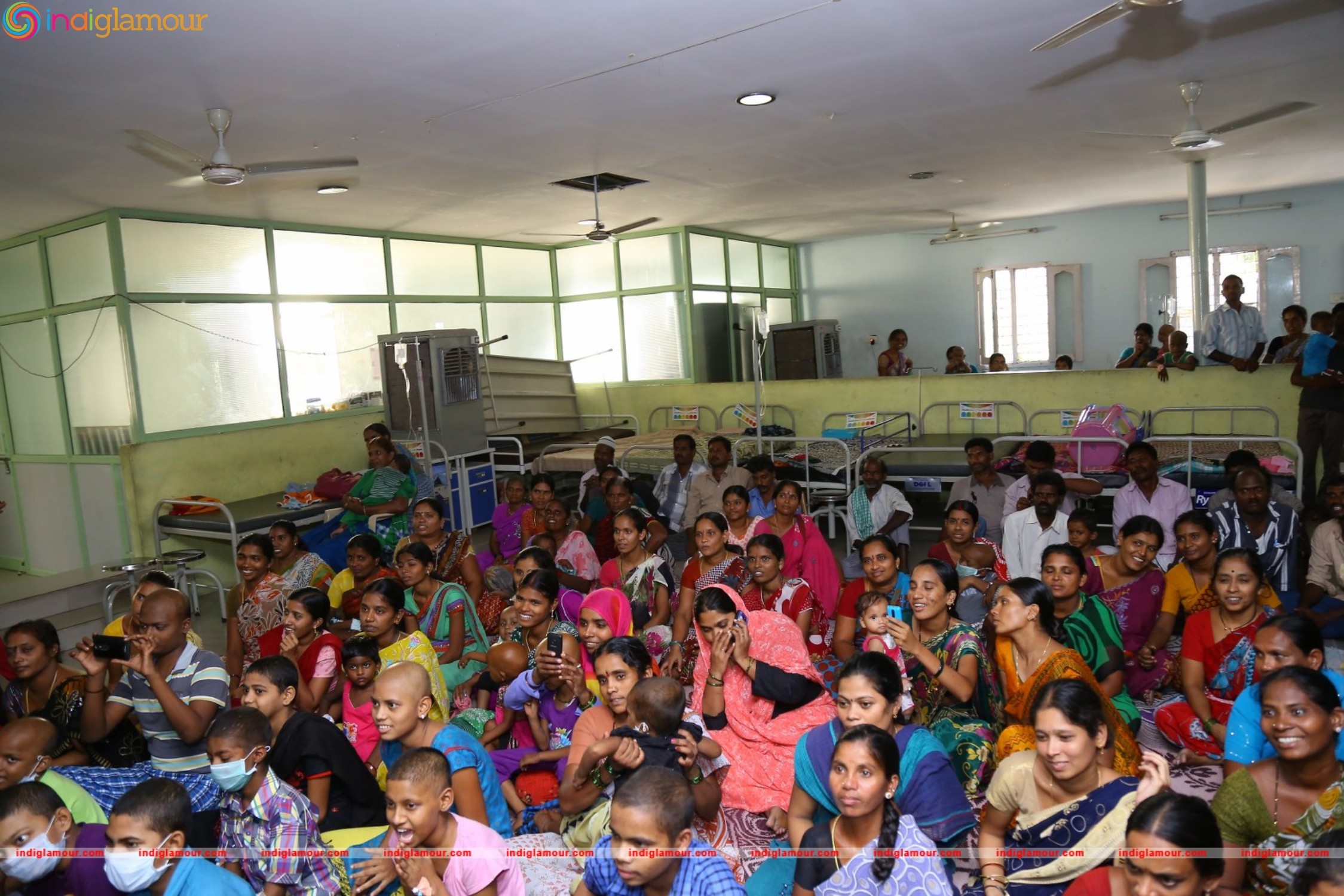 Thikka Movie Team Visits Cancer Striken Children at MNJ Hospital Event hd photo