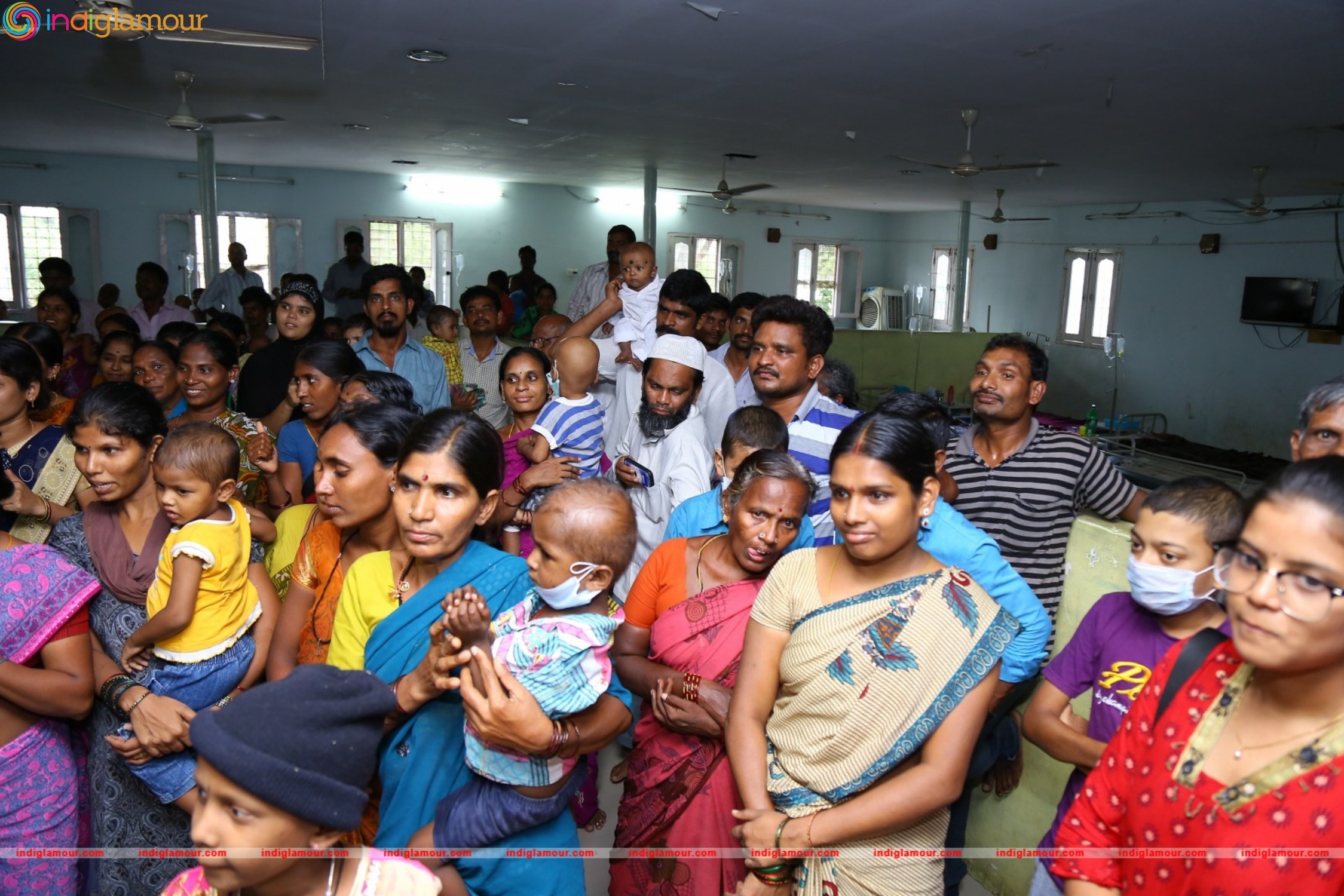 Thikka Movie Team Visits Cancer Striken Children at MNJ Hospital Event hd photo