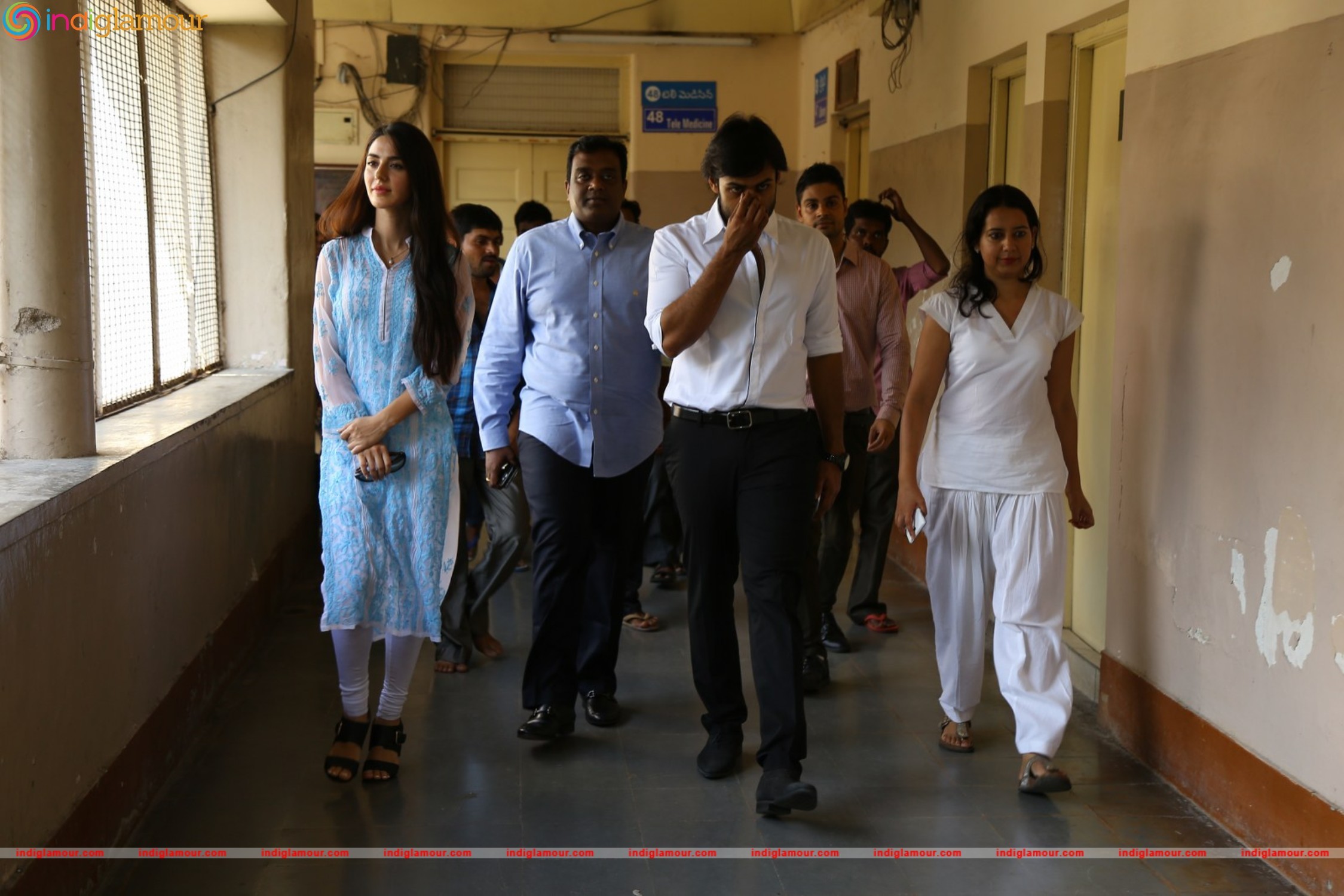 Thikka Movie Team Visits Cancer Striken Children at MNJ Hospital Event hd photo