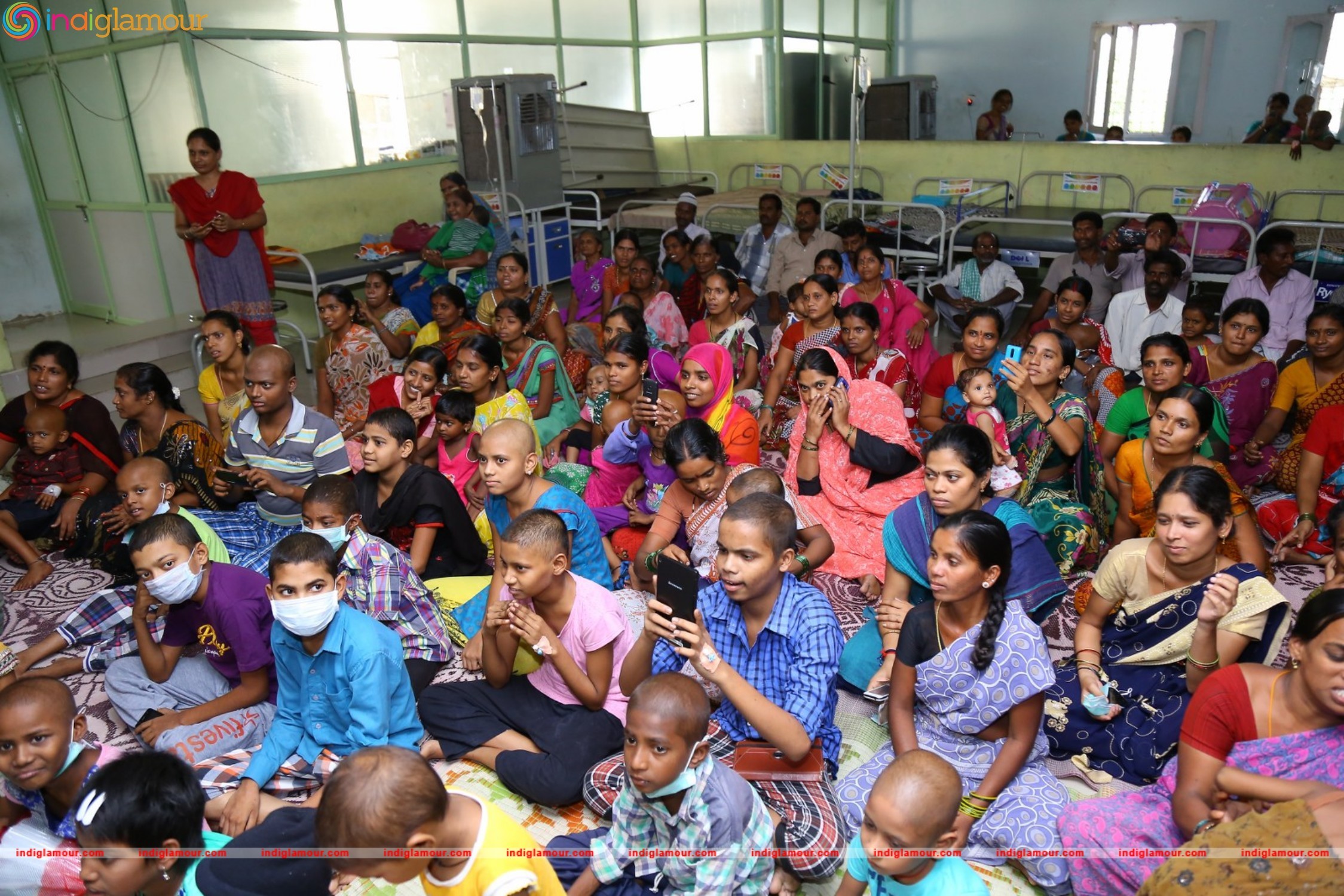 Thikka Movie Team Visits Cancer Striken Children at MNJ Hospital Event hd photo