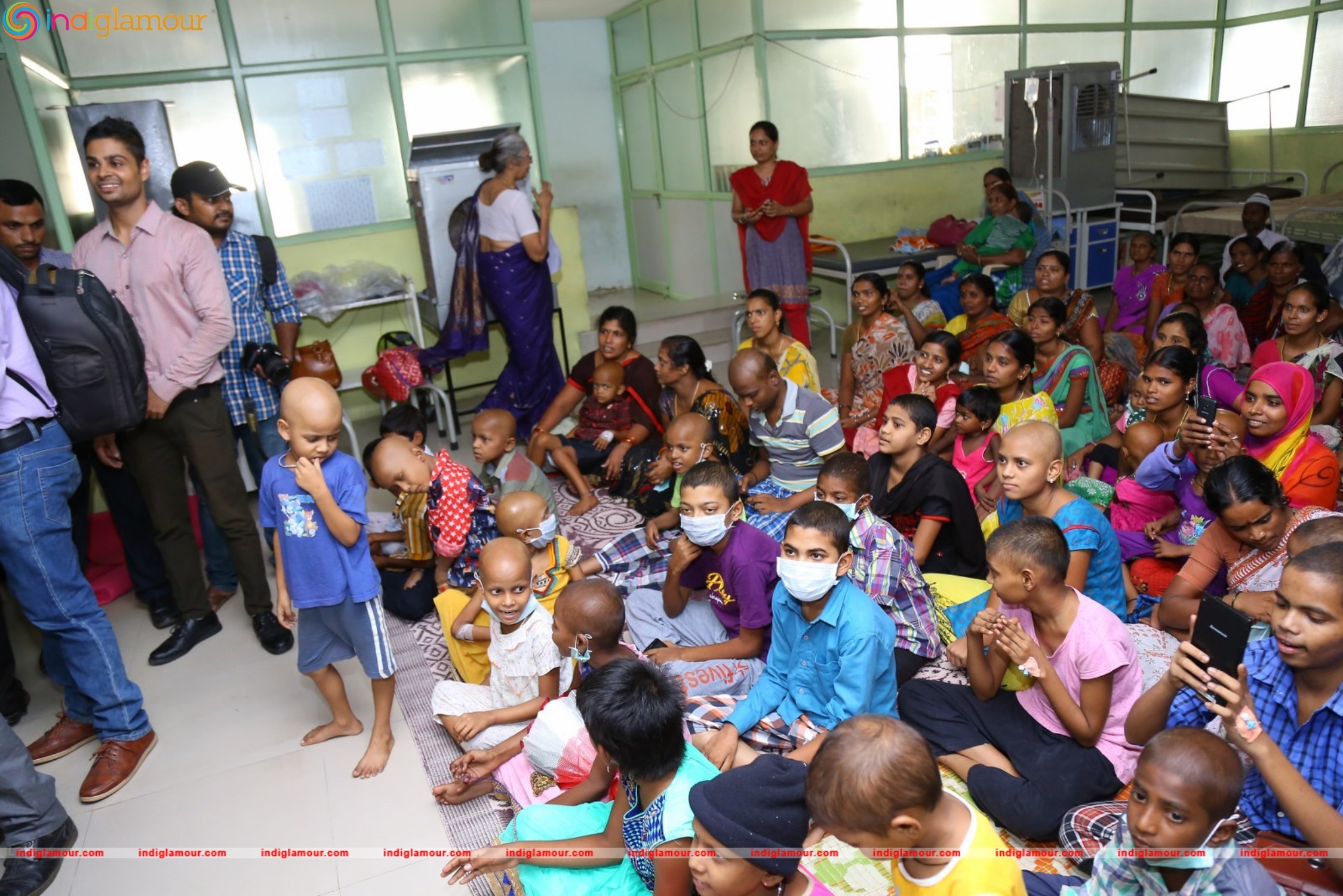 Thikka Movie Team Visits Cancer Striken Children at MNJ Hospital Event hd photo
