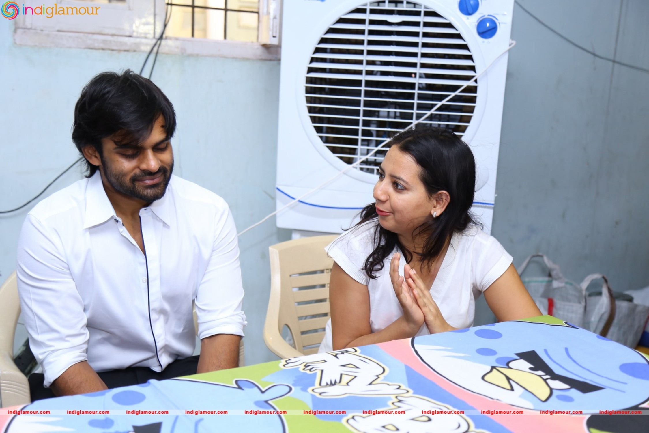 Thikka Movie Team Visits Cancer Striken Children at MNJ Hospital Event hd photo