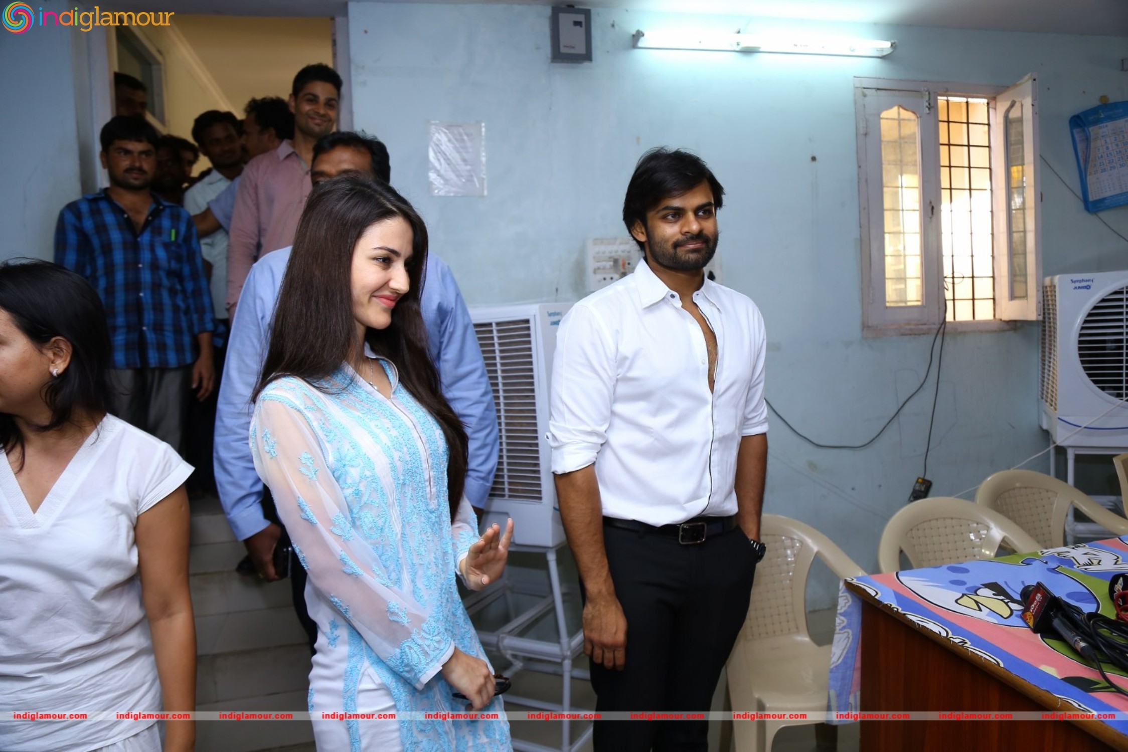 Thikka Movie Team Visits Cancer Striken Children at MNJ Hospital Event hd photo