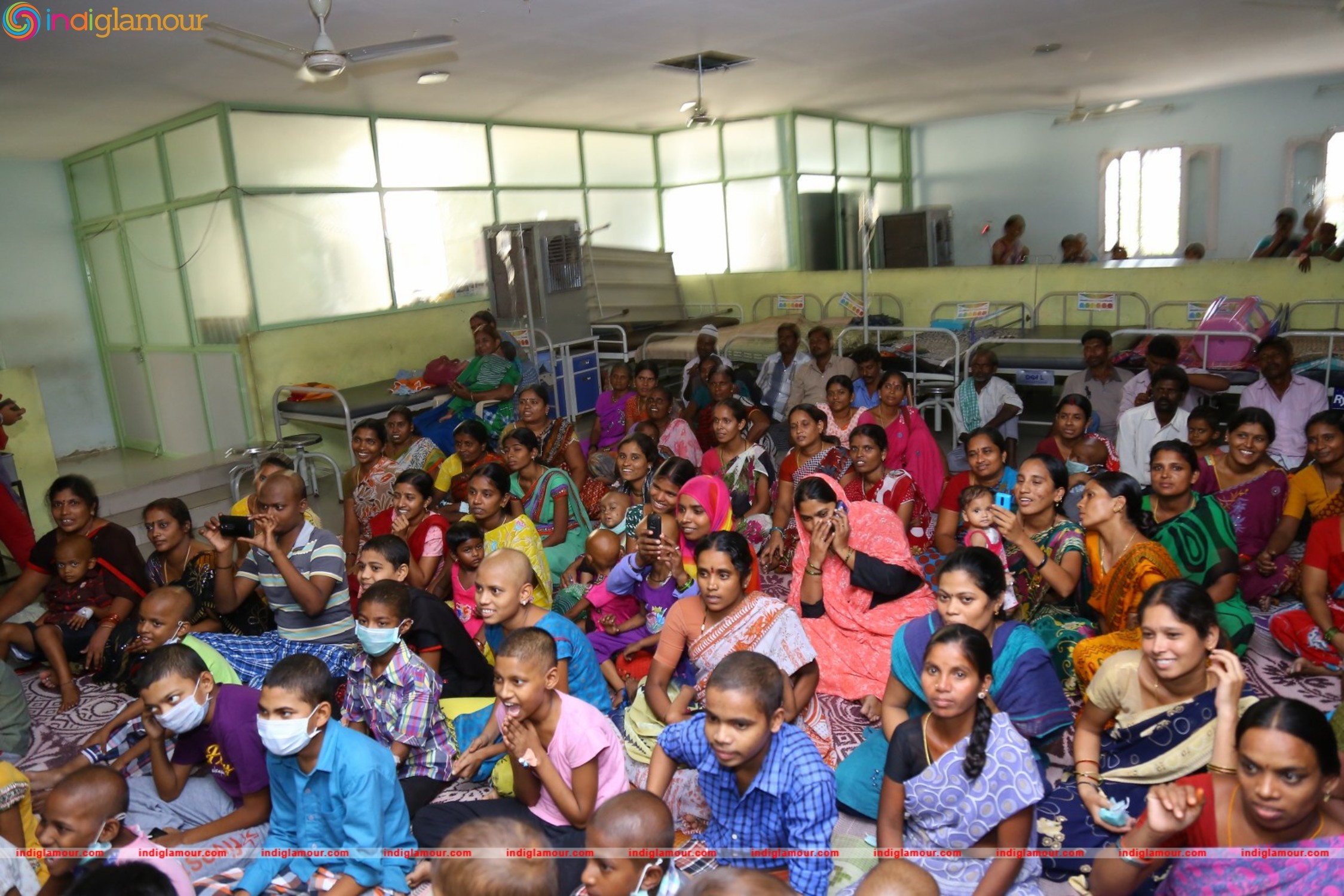 Thikka Movie Team Visits Cancer Striken Children at MNJ Hospital Event hd photo