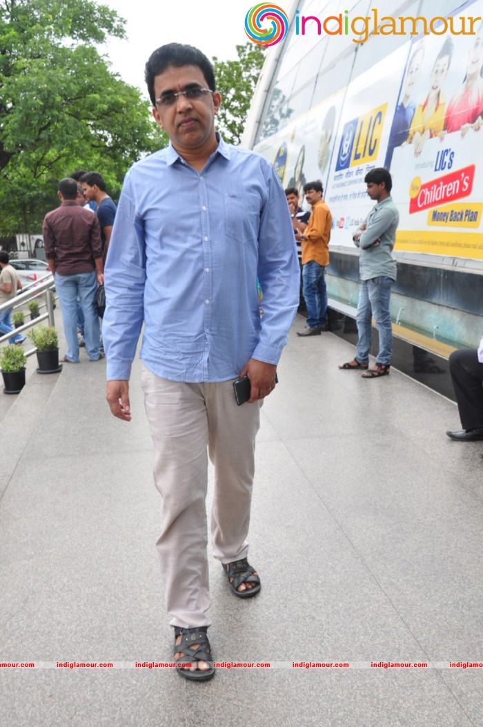 Oka Manasu Theater Coverage Pics Event hd photo