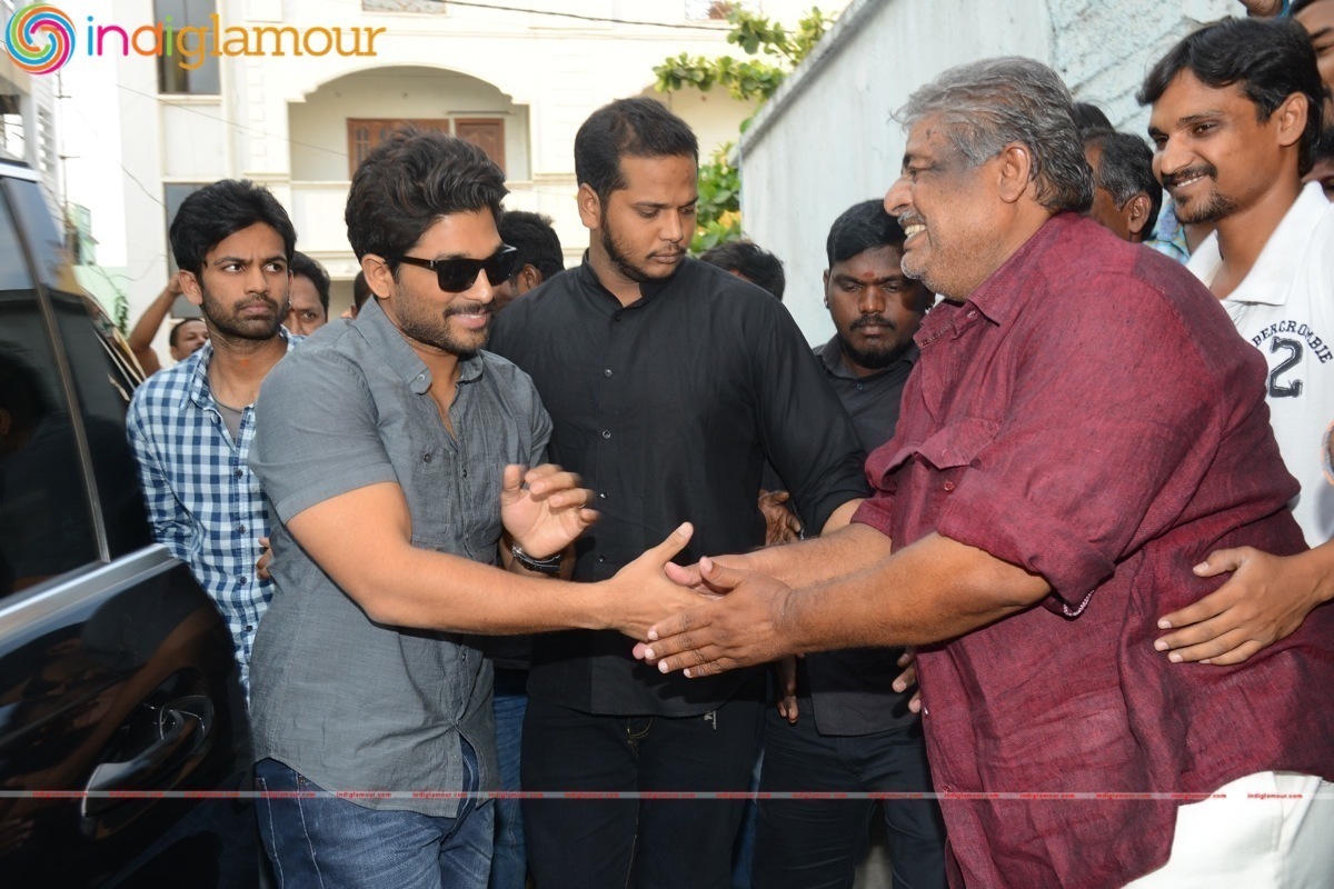 Allu Arjun initiates Ram Charan's Birthday programs Event hd photo