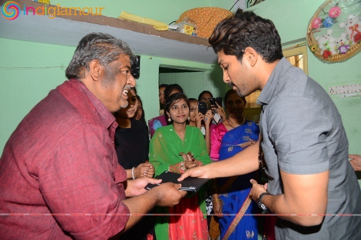 Allu Arjun initiates Ram Charan's Birthday programs Event hd photo