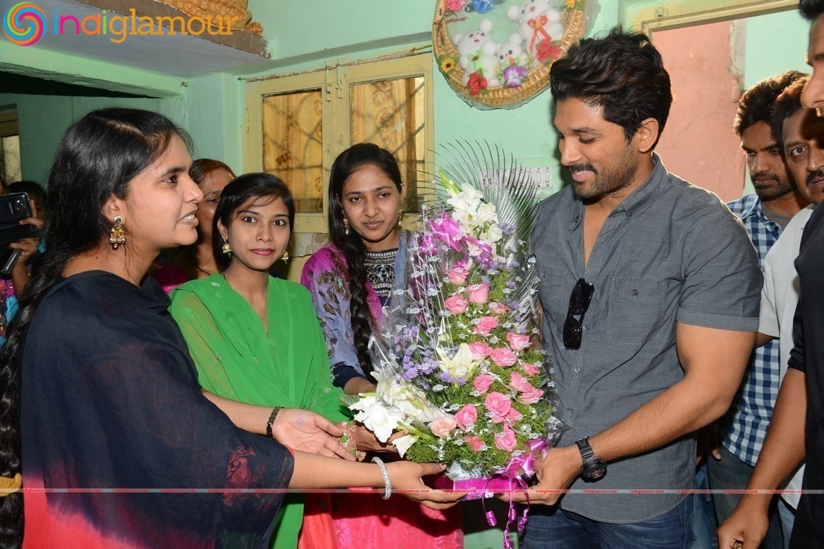 Allu Arjun initiates Ram Charan's Birthday programs Event hd photo