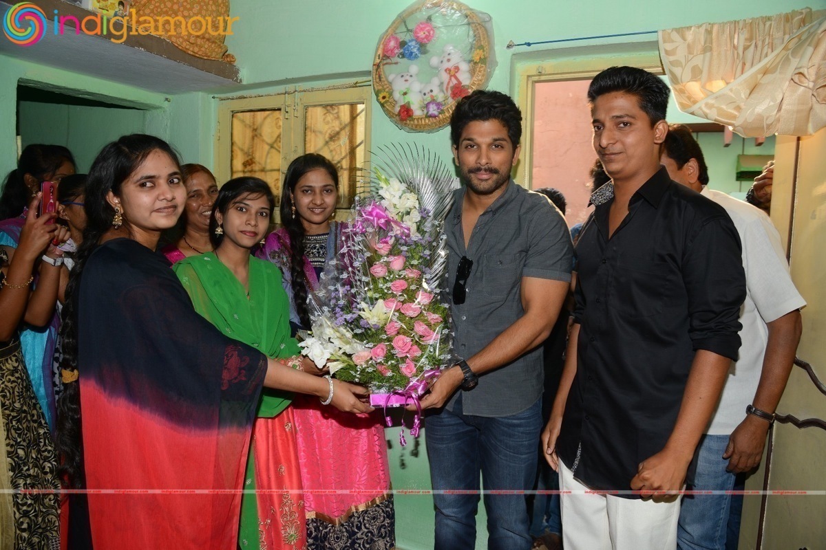 Allu Arjun initiates Ram Charan's Birthday programs Event hd photo