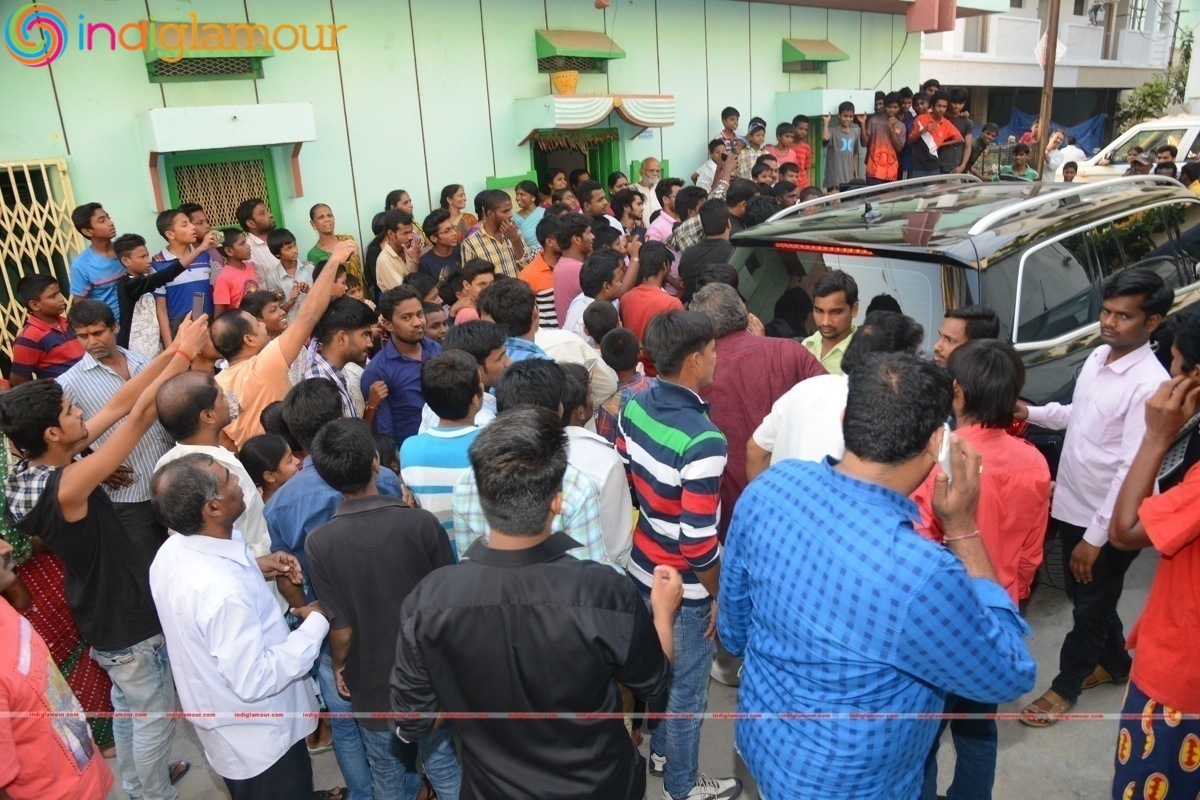 Allu Arjun initiates Ram Charan's Birthday programs Event hd photo