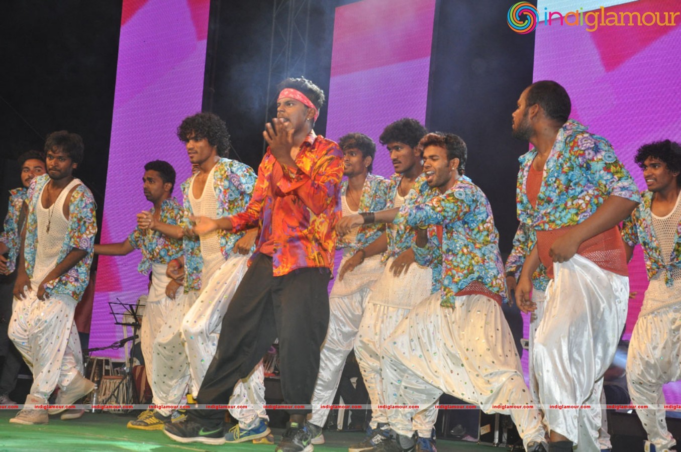 Raja Cheyyi Veste Movie Audio Event hd photo