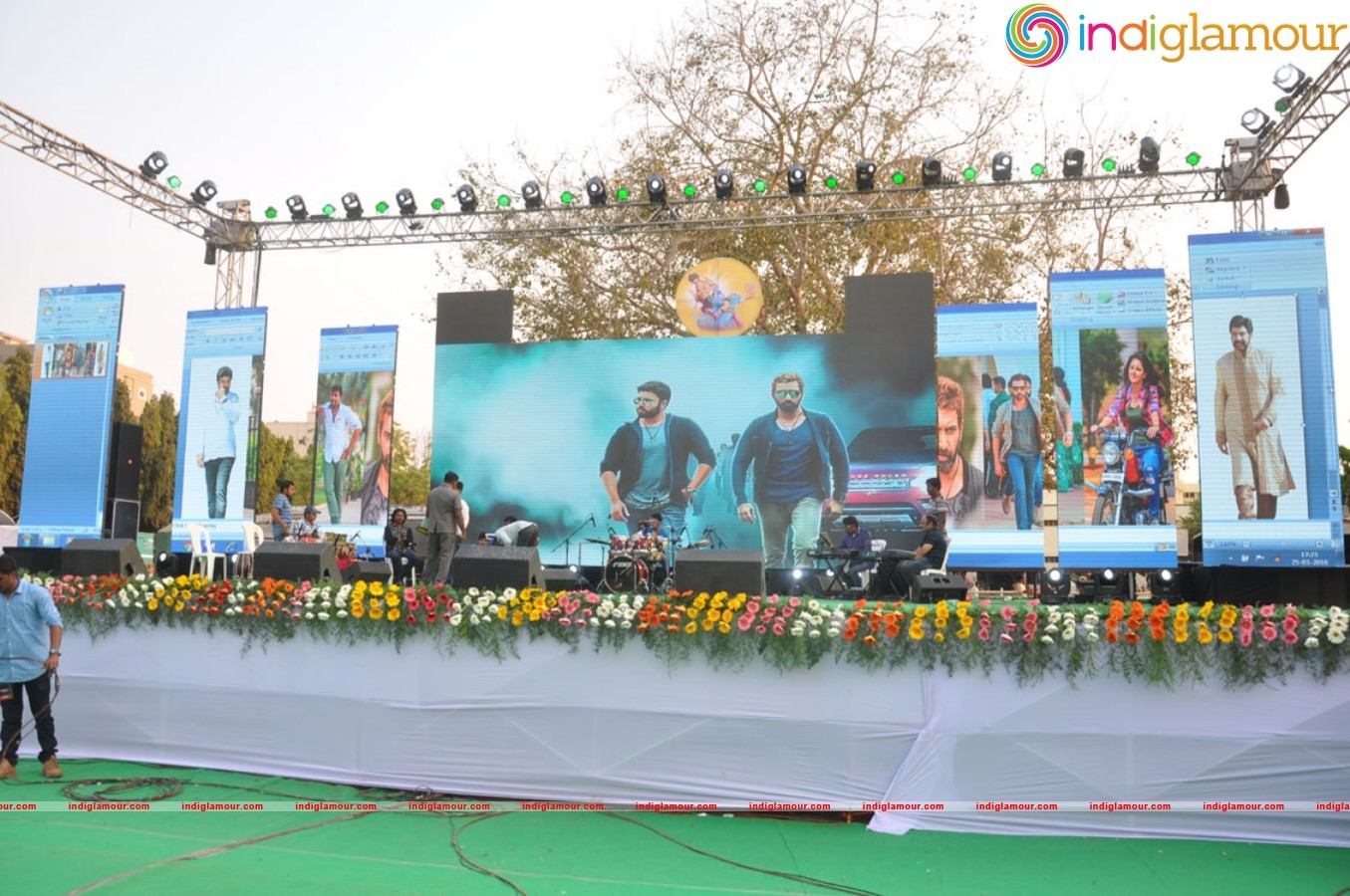Raja Cheyyi Veste Movie Audio Event hd photo