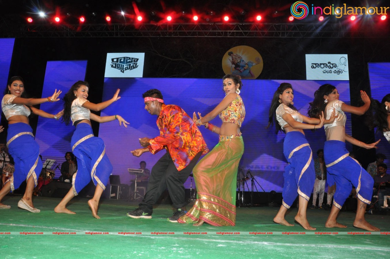 Raja Cheyyi Veste Movie Audio Event hd photo