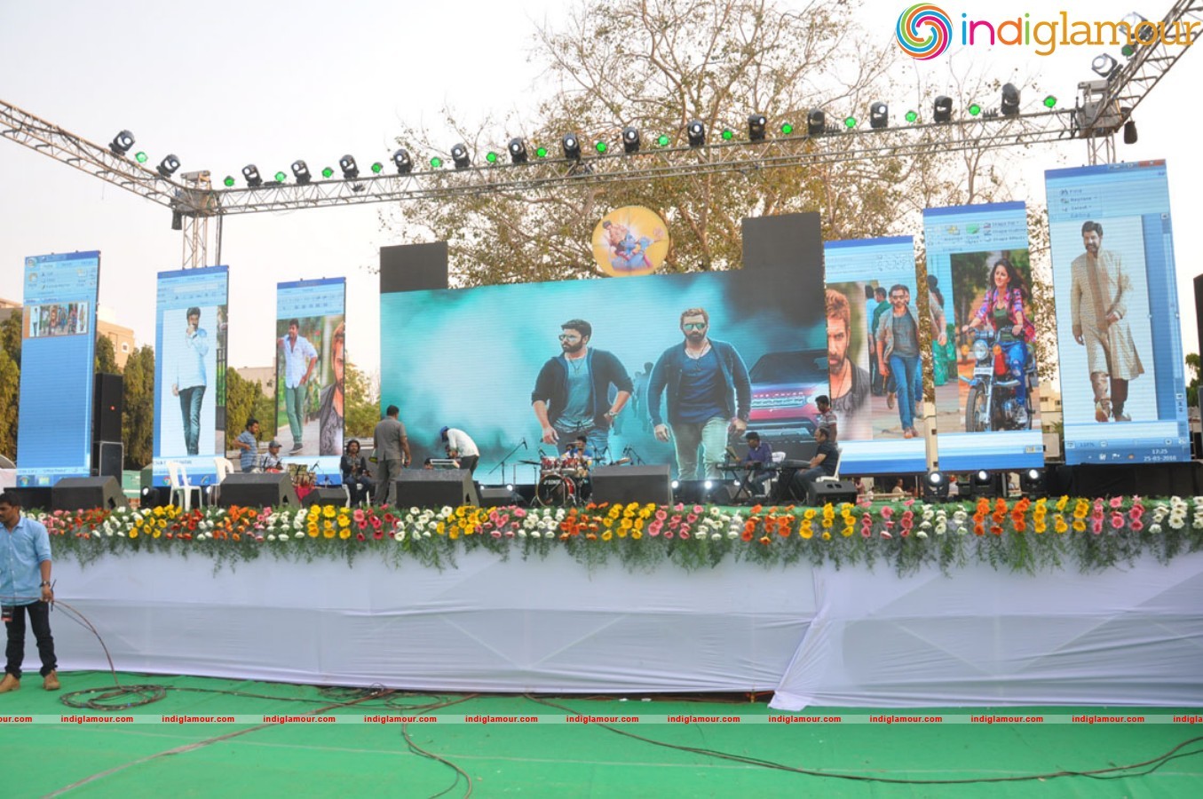Raja Cheyyi Veste Movie Audio Event hd photo