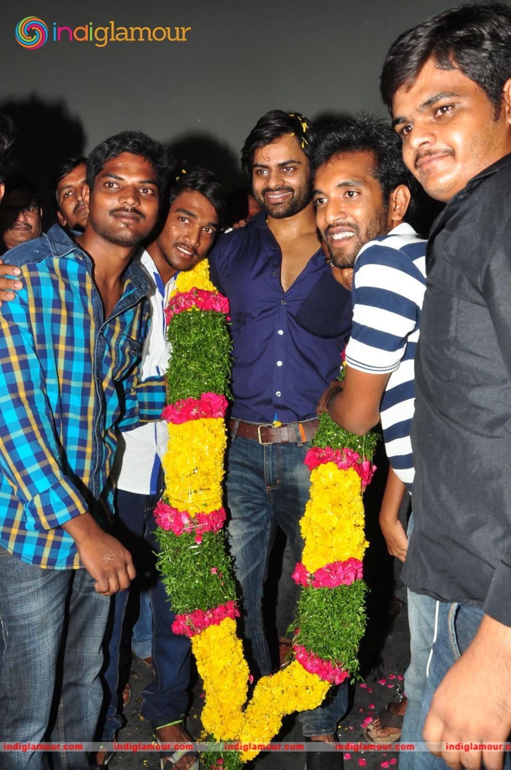 Supreme Movie Platinum Disc Function Event hd photo