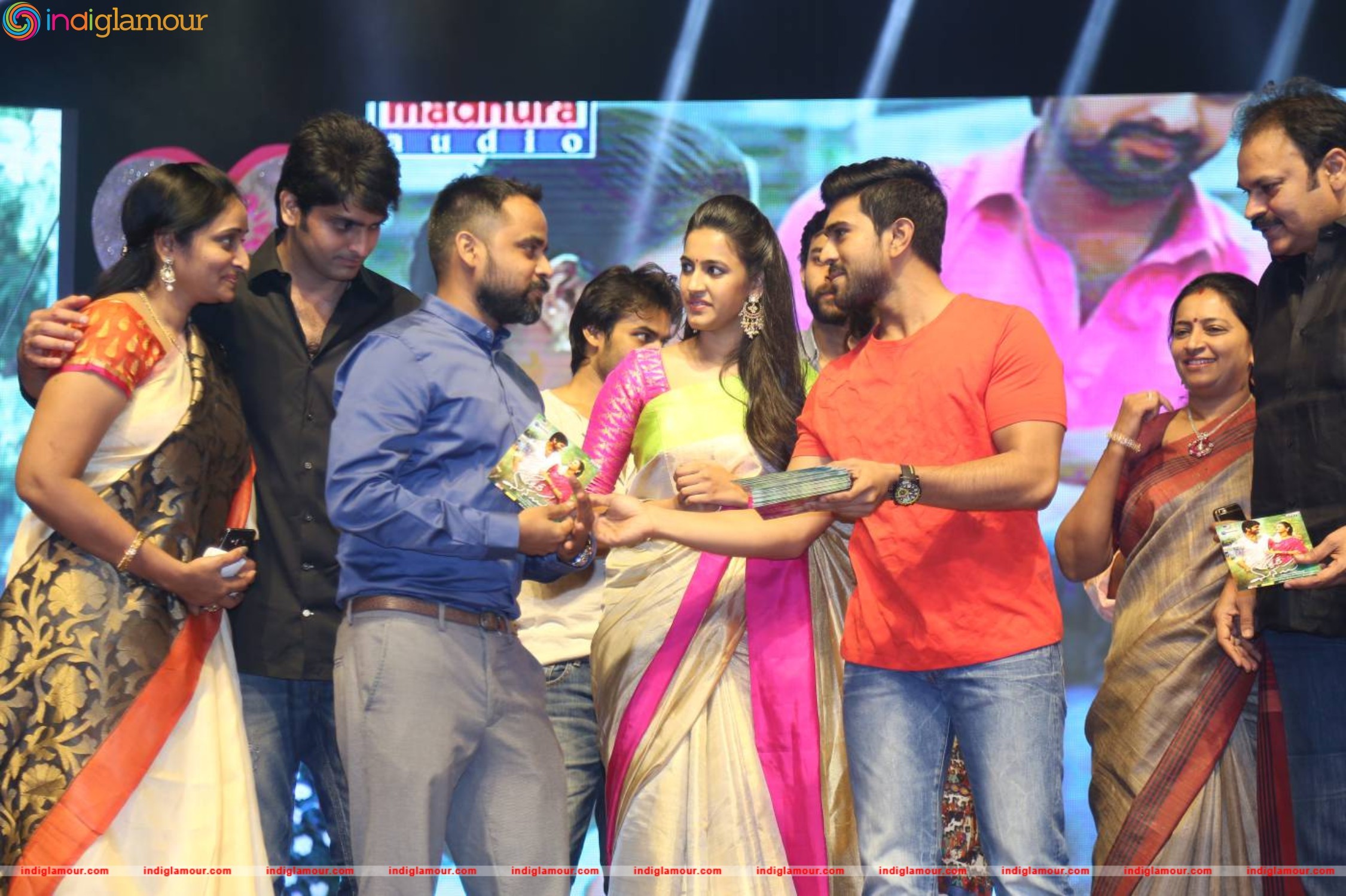 Oka Manasu Audio Launch Event hd photo