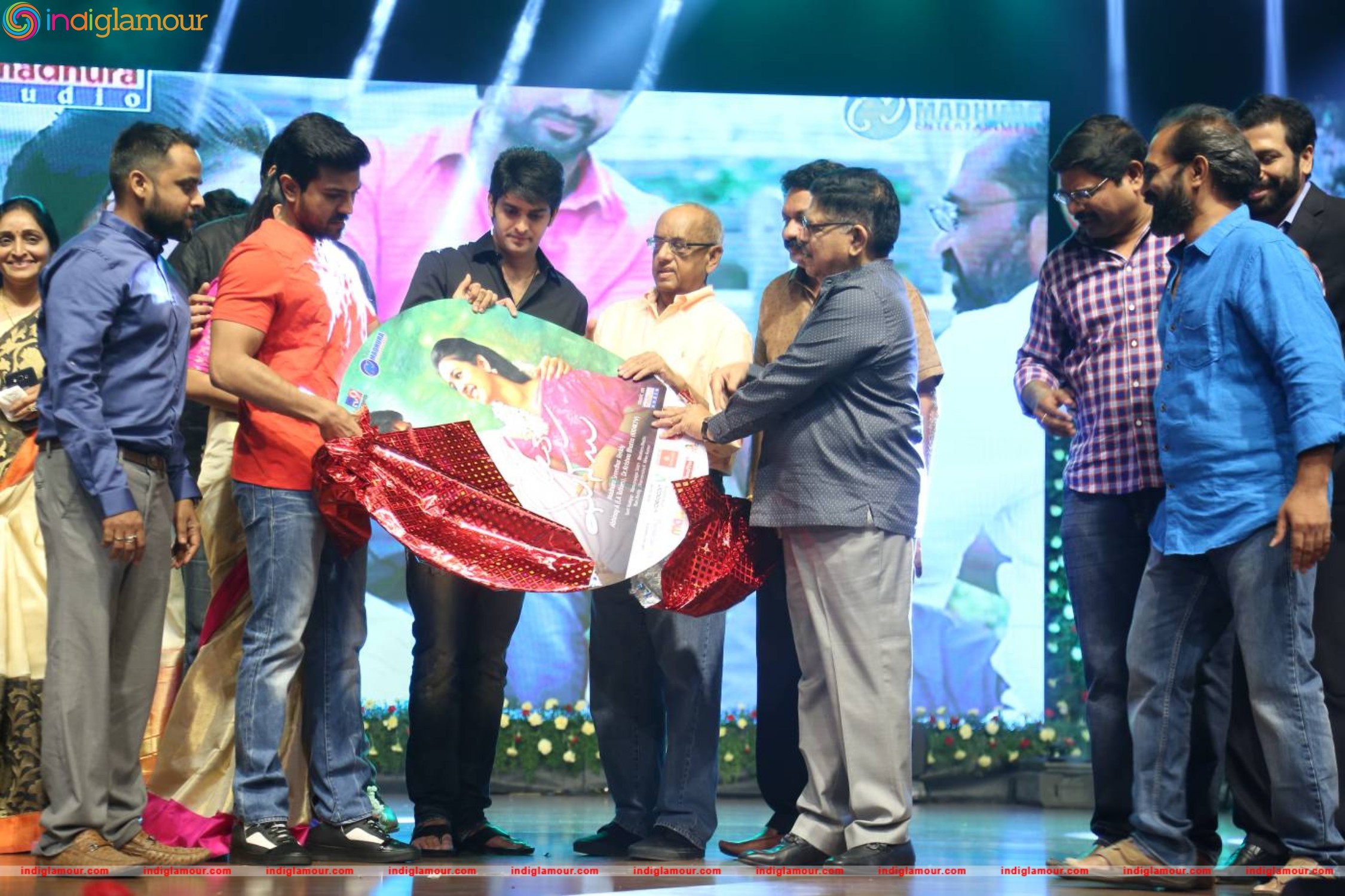Oka Manasu Audio Launch Event hd photo