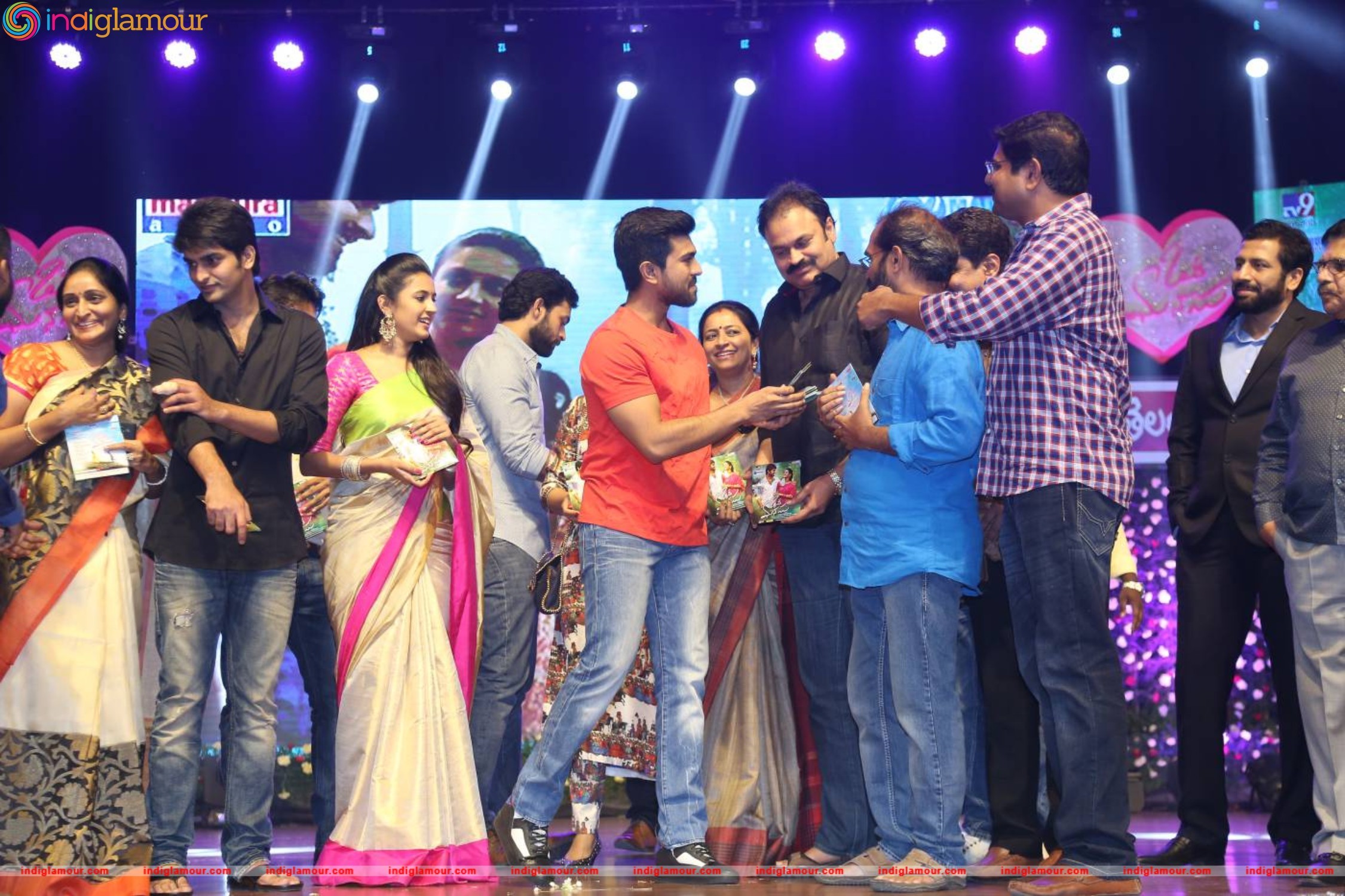 Oka Manasu Audio Launch Event hd photo