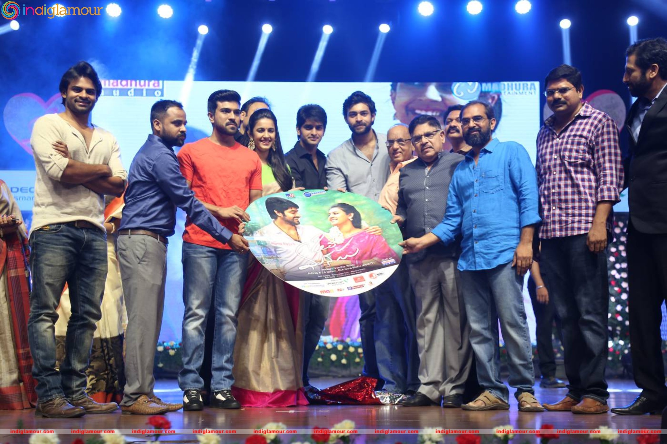 Oka Manasu Audio Launch Event hd photo