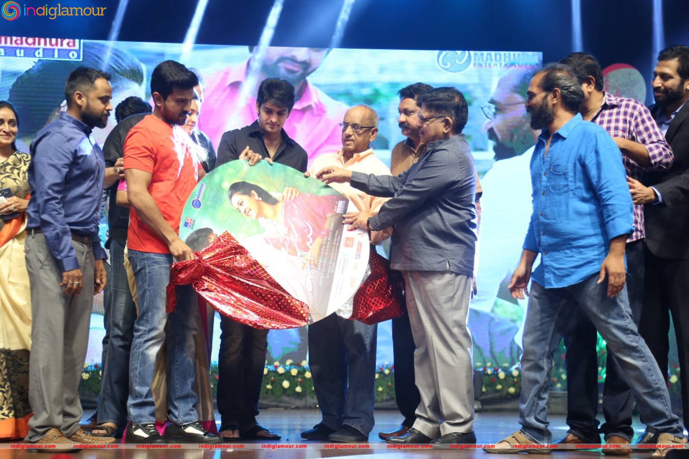 Oka Manasu Audio Launch Event hd photo